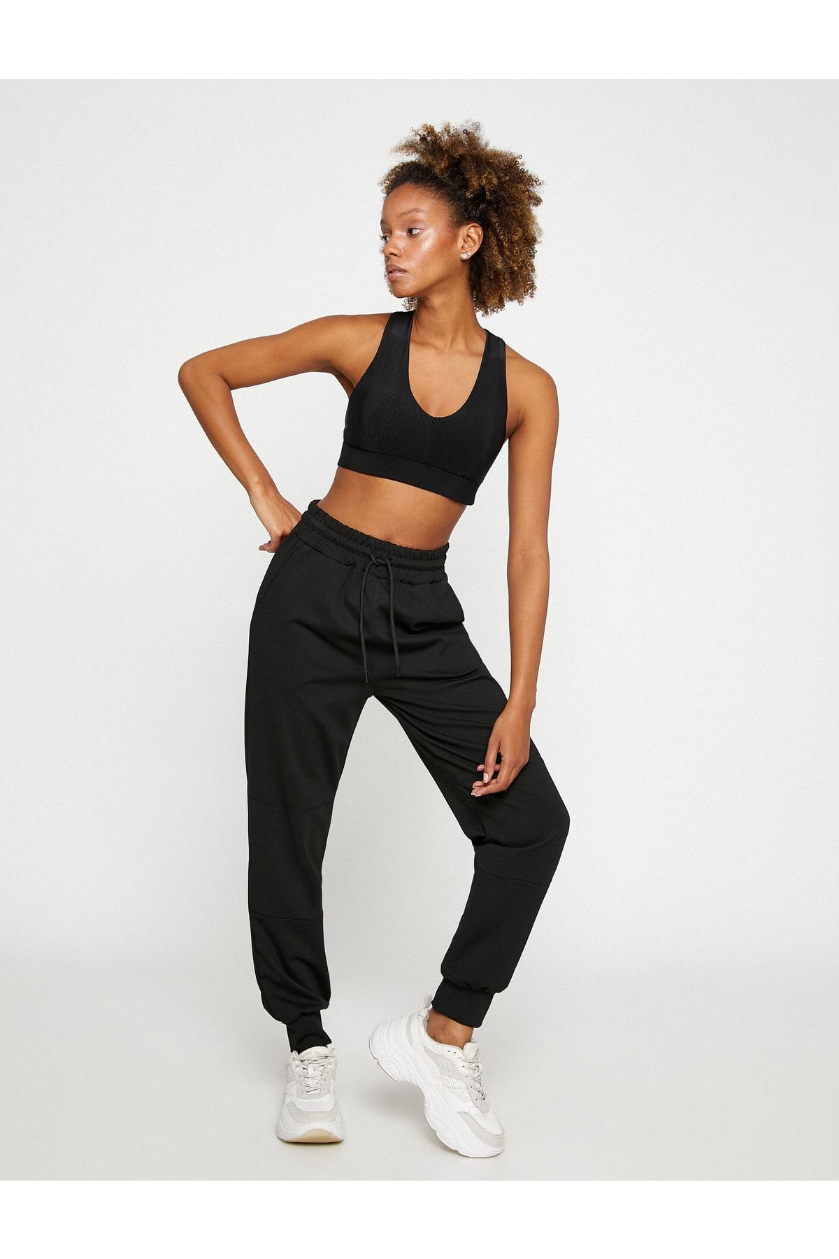 Tie outlet waist joggers