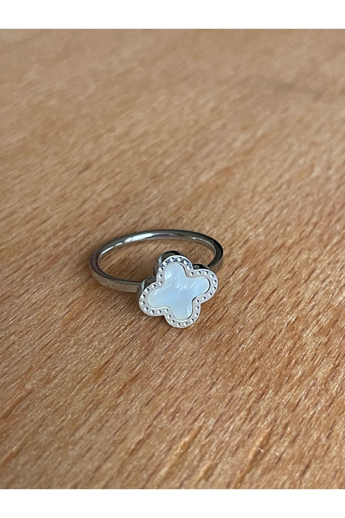 Van cleef clover ring new arrivals