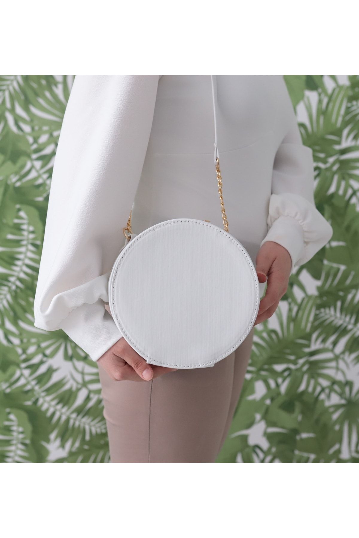 White circle deals crossbody bag