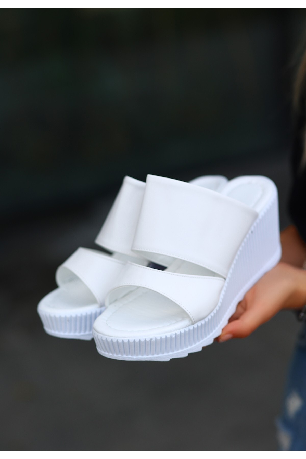 Zıar Beyaz Cilt Dolgu Topuk Terlik
