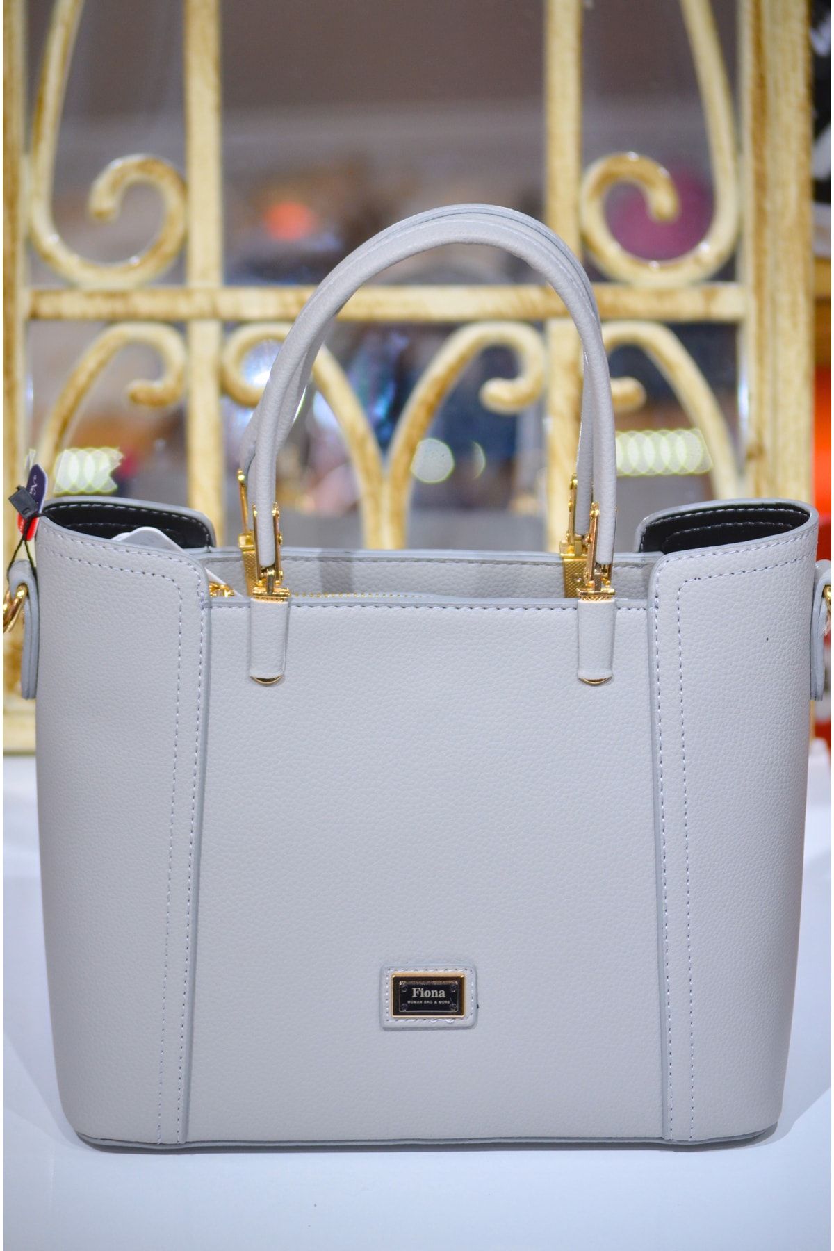 Black winged chain best sale handle tote bag