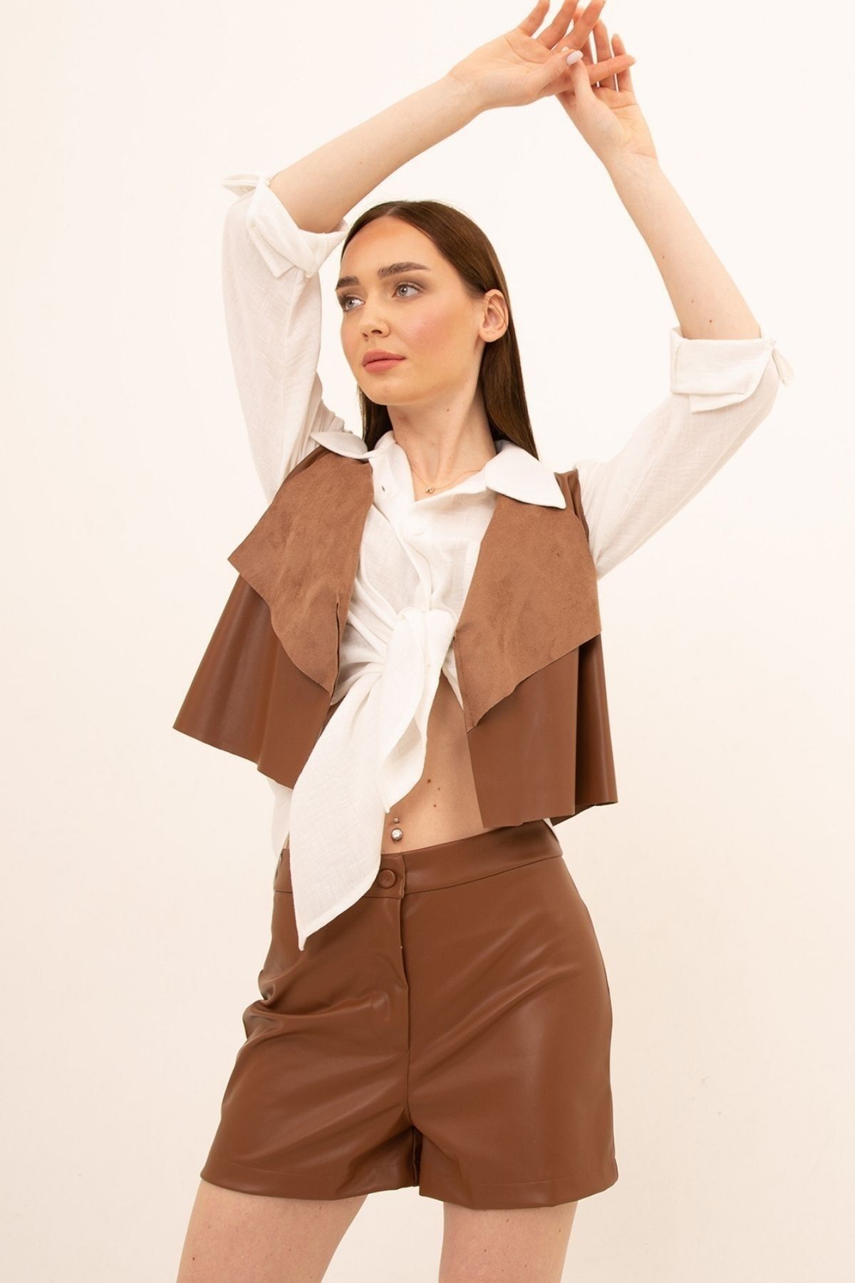 Laranor-Pantaloni scurți maro din piele artificială 1