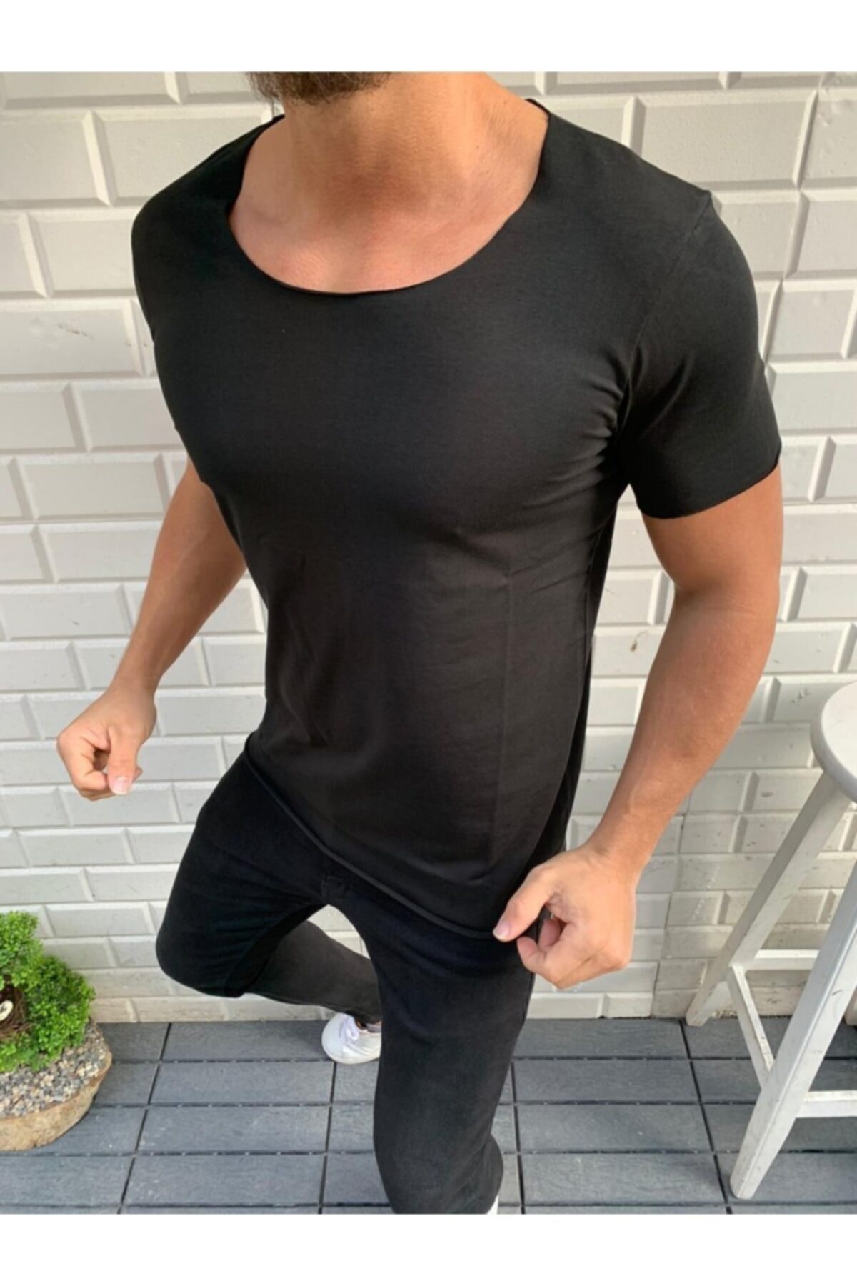 Erkek Siyah Kesik Açık Yaka Slim Fit Salaş Basic Tshirt