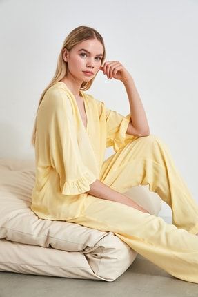 Sarı Kolları Fırfırlı Viskon Dokuma Pijama Takımı THMSS20PT0130