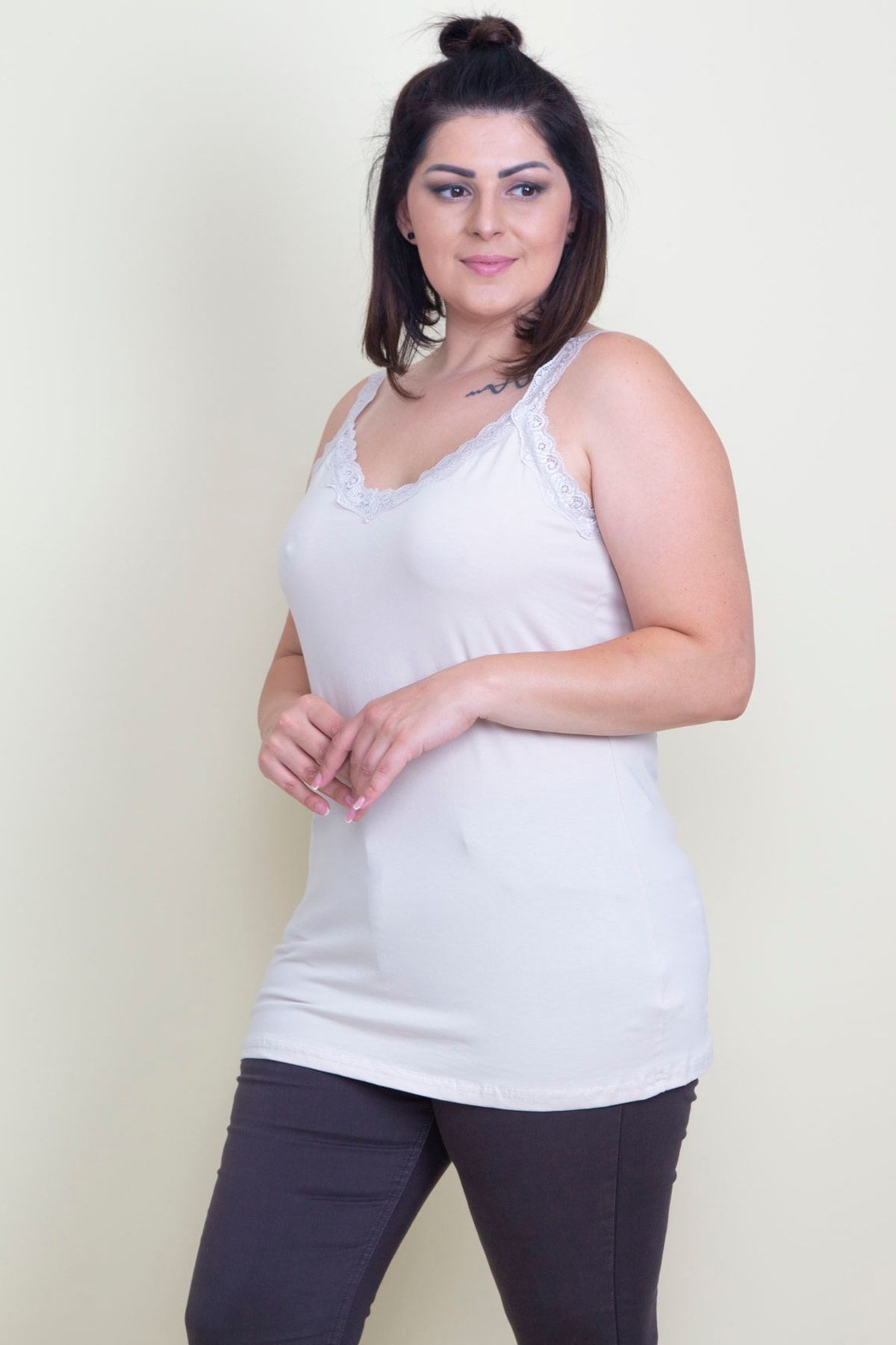 Şans-Damen-Bluse in Übergröße mit Steinspitze und detailliertem Detail 65n17522 4