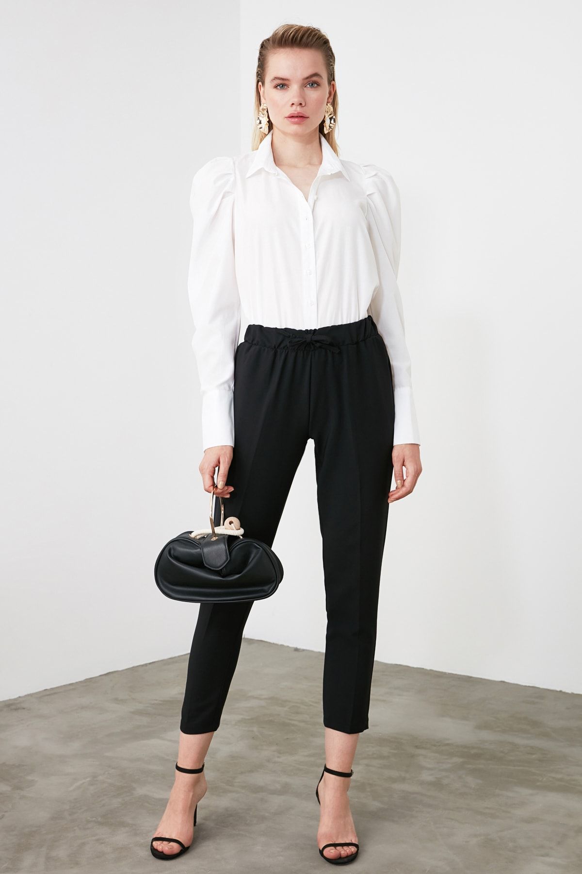 Trendyol Collection-Pantaloni țesuți de jogger cu detalii cu cravată neagră TWOSS19ST0212 11