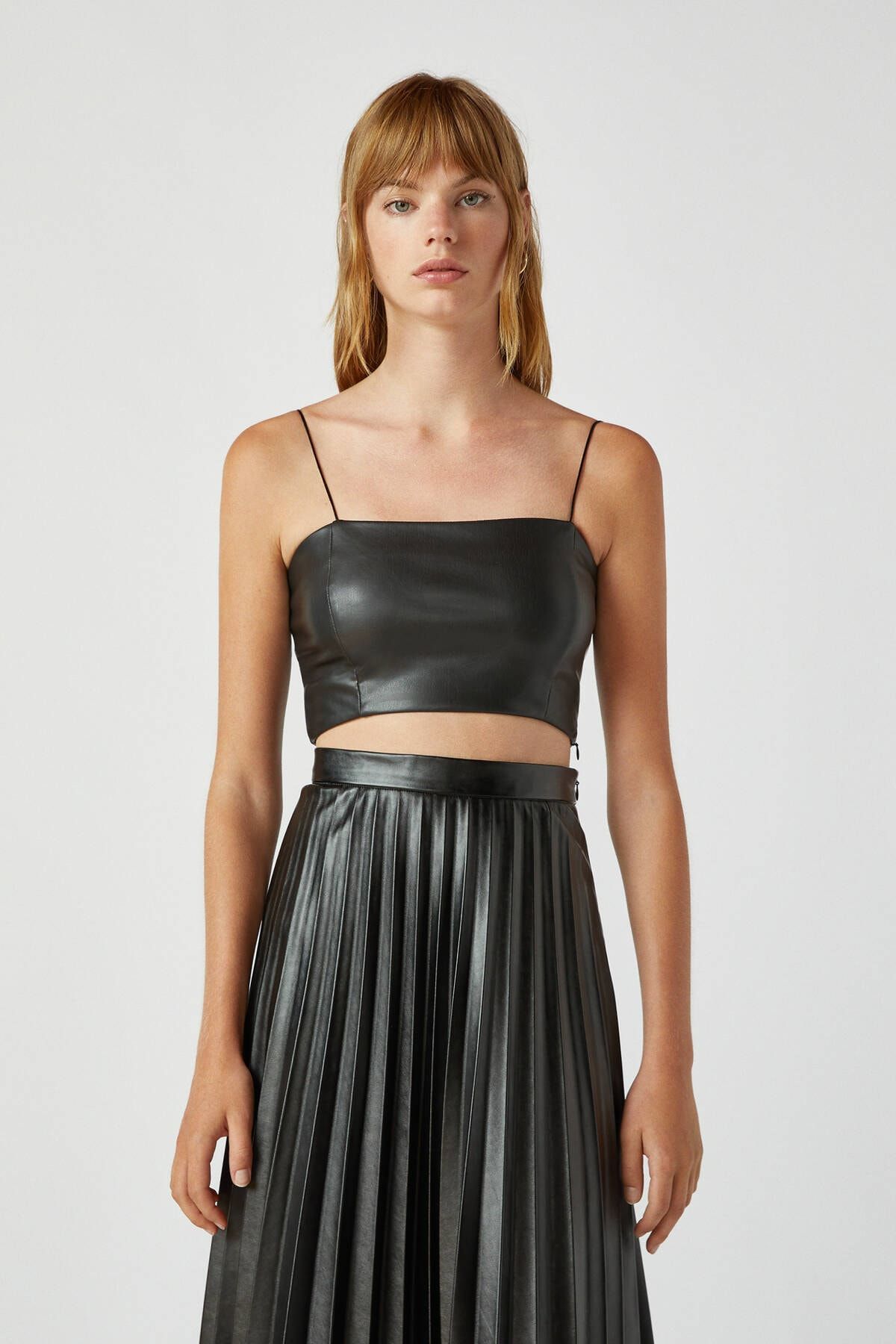 Pull Bear Kadin Siyah Suni Deri Crop Top 09470319 Trendyol