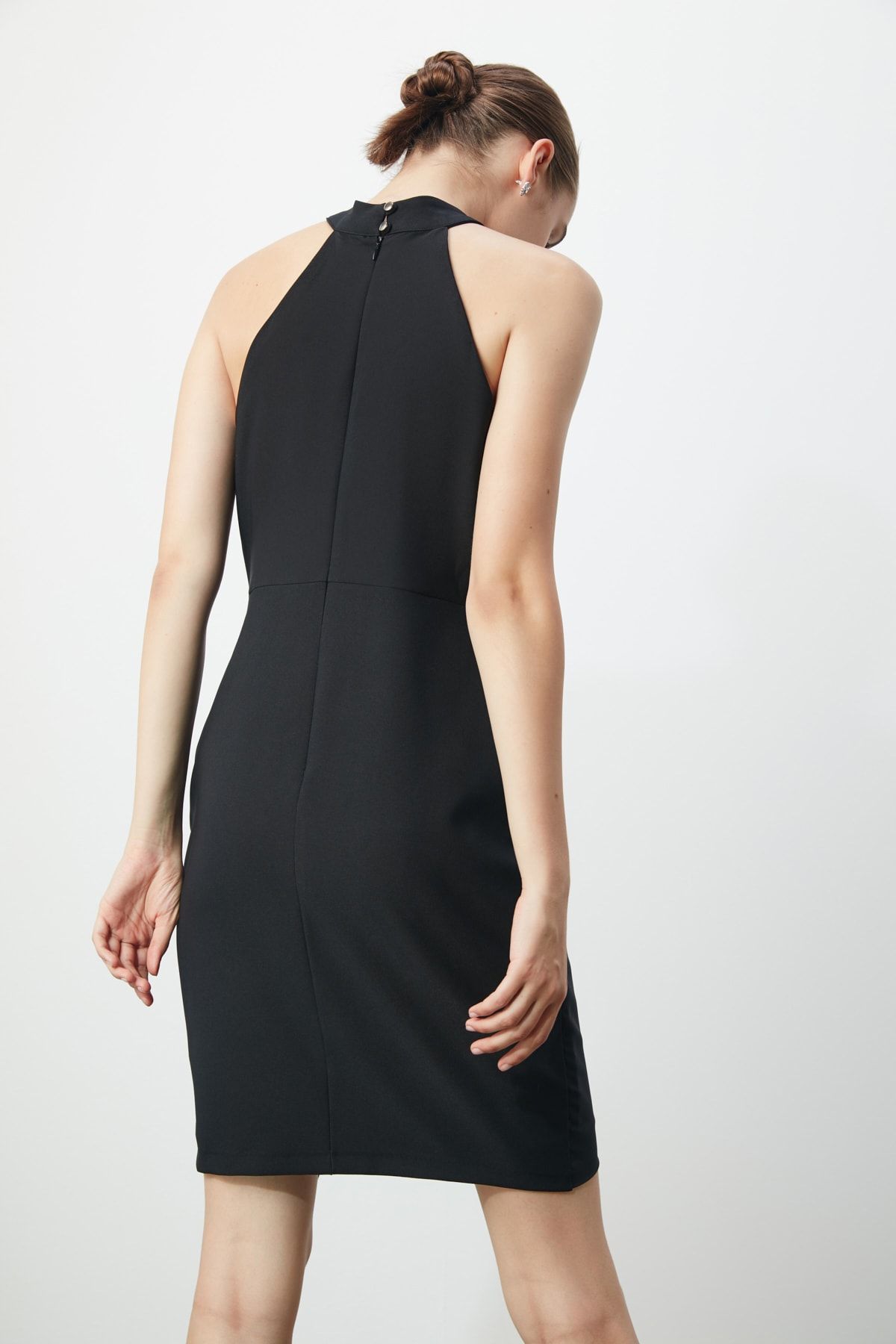 Trendyol Collection-Обтягуюча коротка вечірня сукня на тканій підкладці чорного кольору TPRAW19BB0007 4