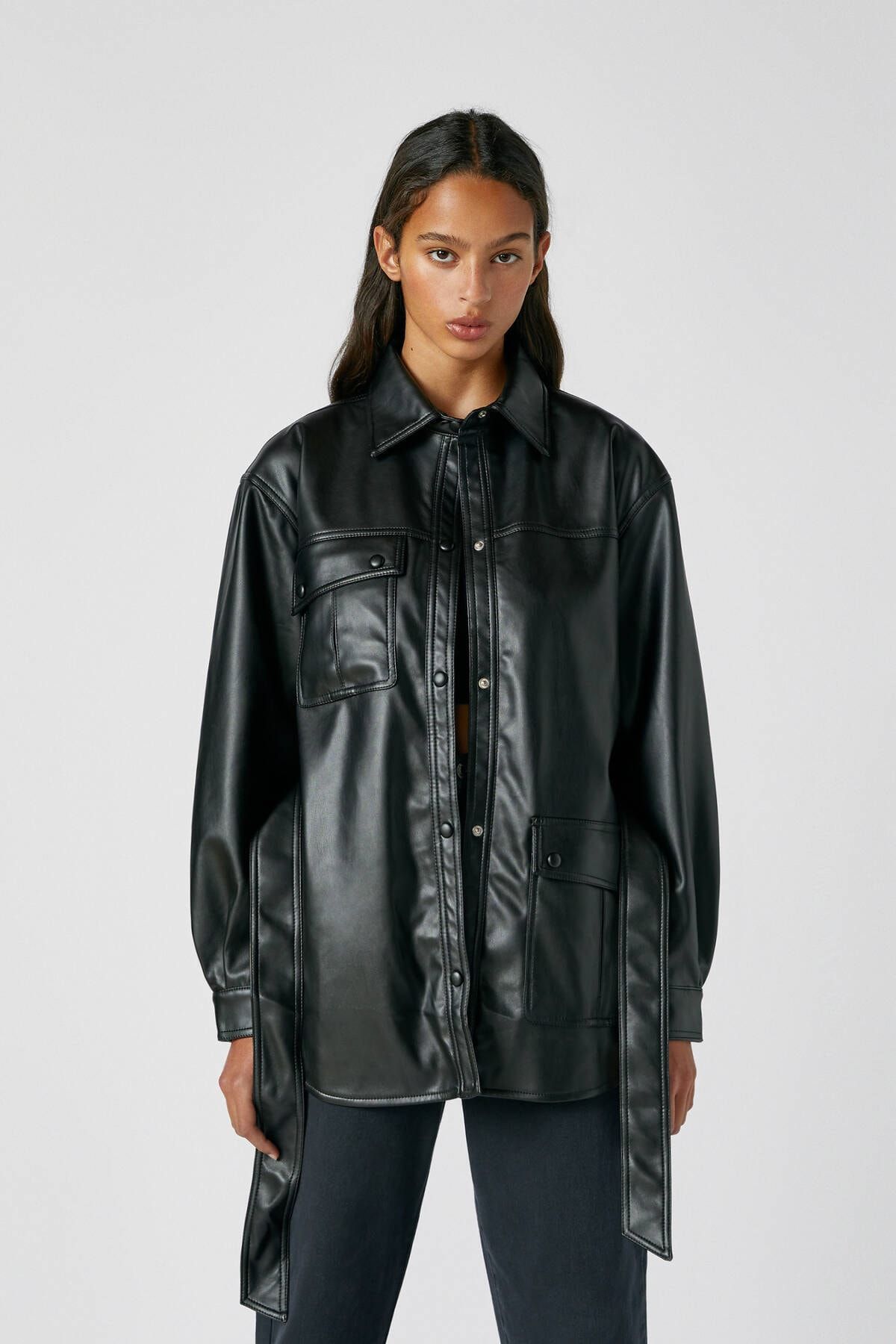 Pull Bear Kadin Siyah Asimetrik Cepli Suni Deri Ince Ceket 09710401 Trendyol