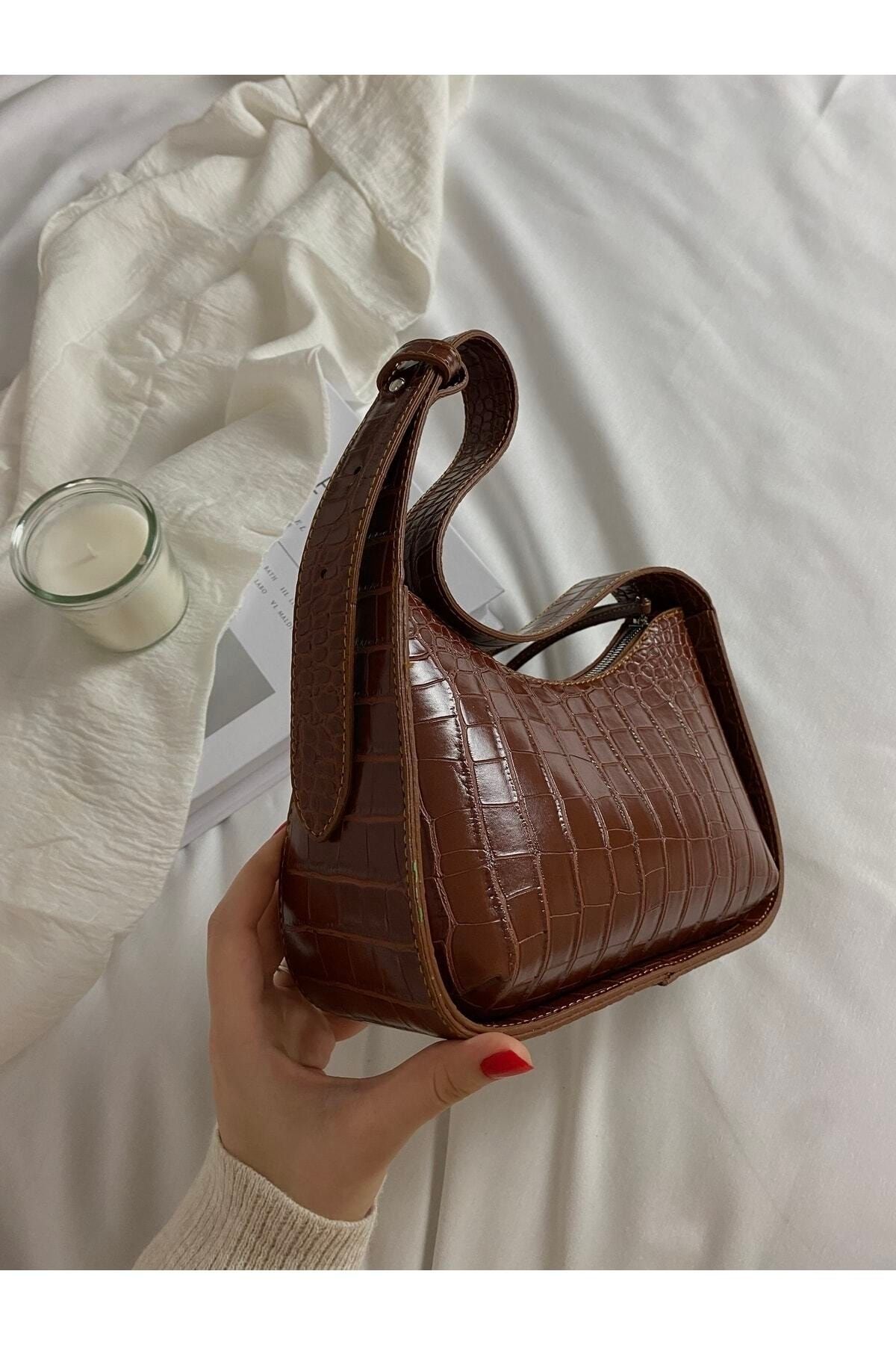 ELFCO Women s Crocodile Patterned Tan Baguette Bag