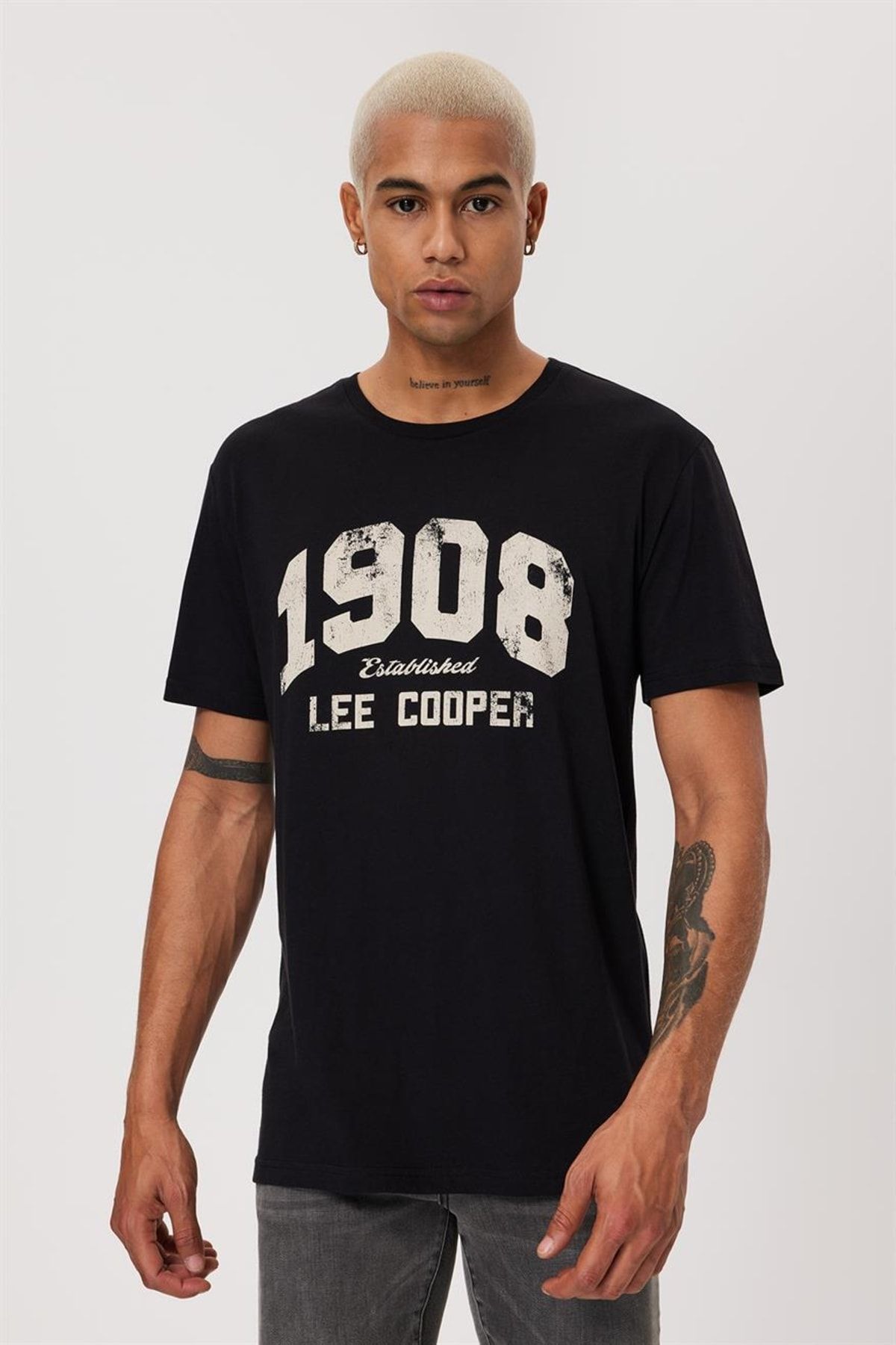 تی شرت یقه مردانه Derek مشکی Lee Cooper