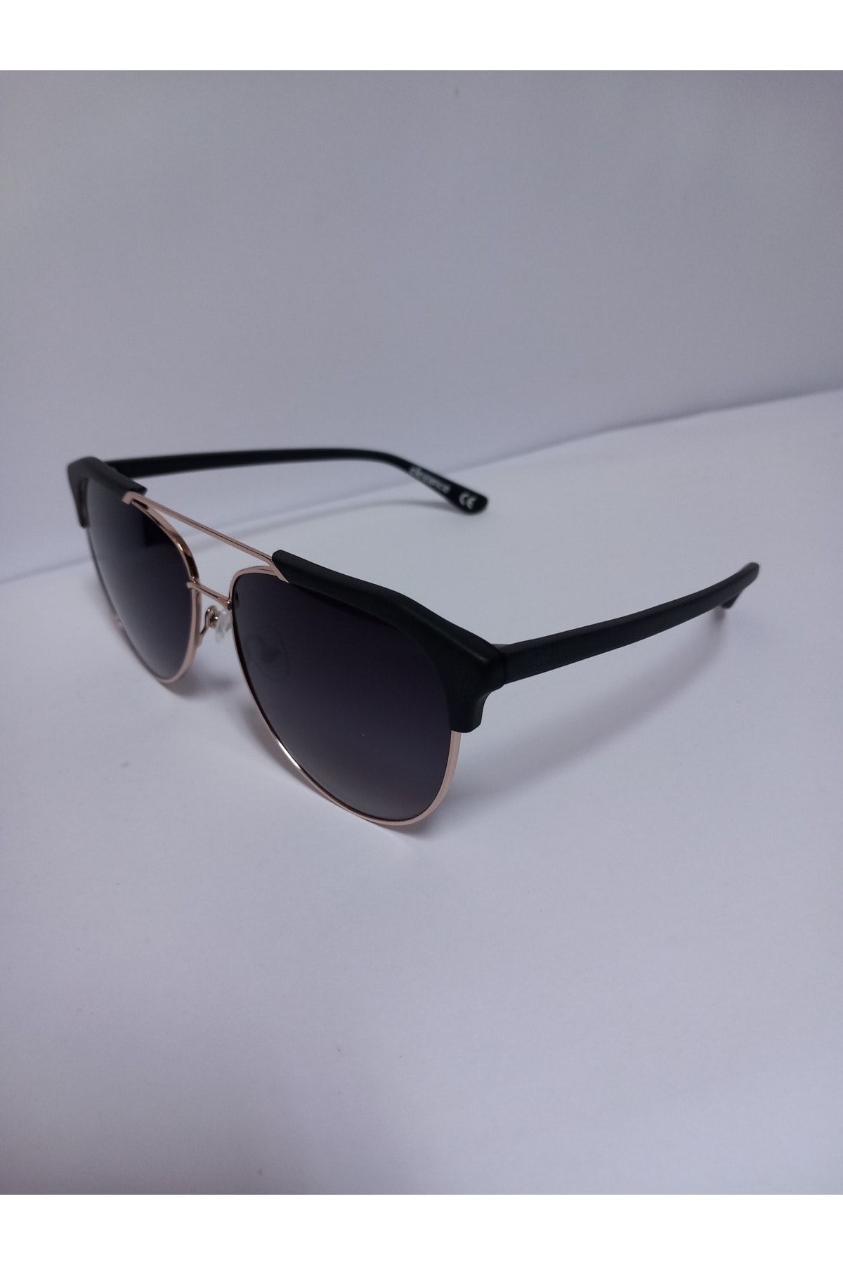 Elegance-Sunglasses - Stylish and Comfortable Design 2