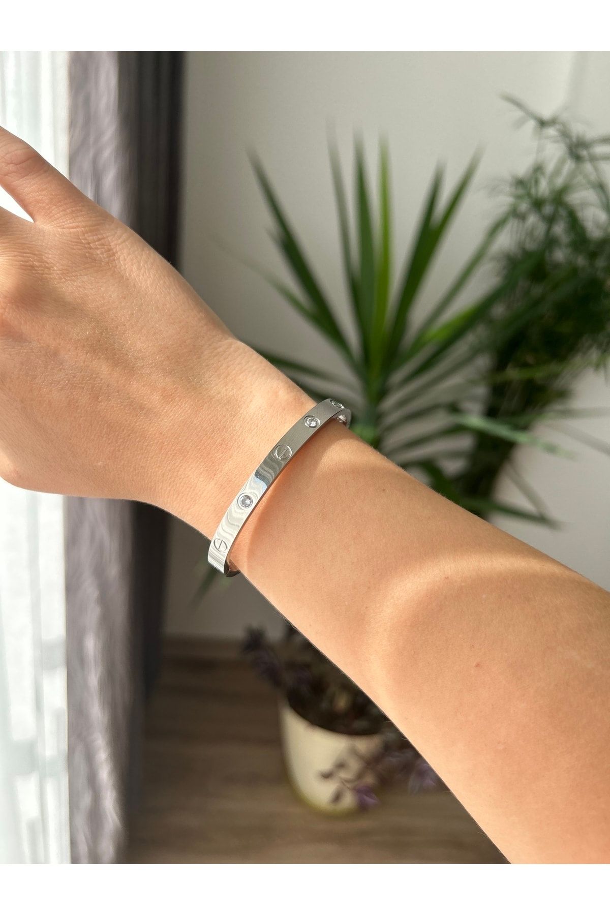 Silver on sale screw bracelet
