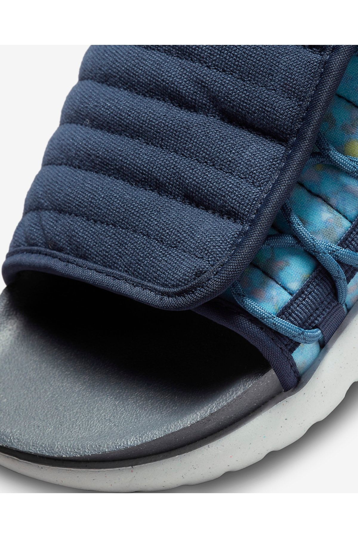 Sport hotsell slippers nike