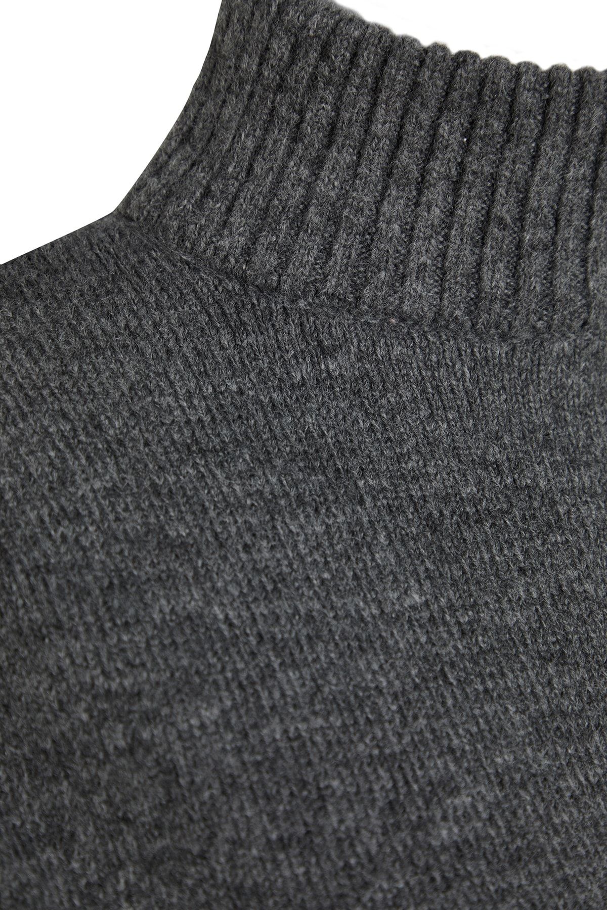 Trendyol Collection-Anthrazitfarbener Strickpullover mit breiter Passform – weich strukturiert TWOAW23KZ00469 7