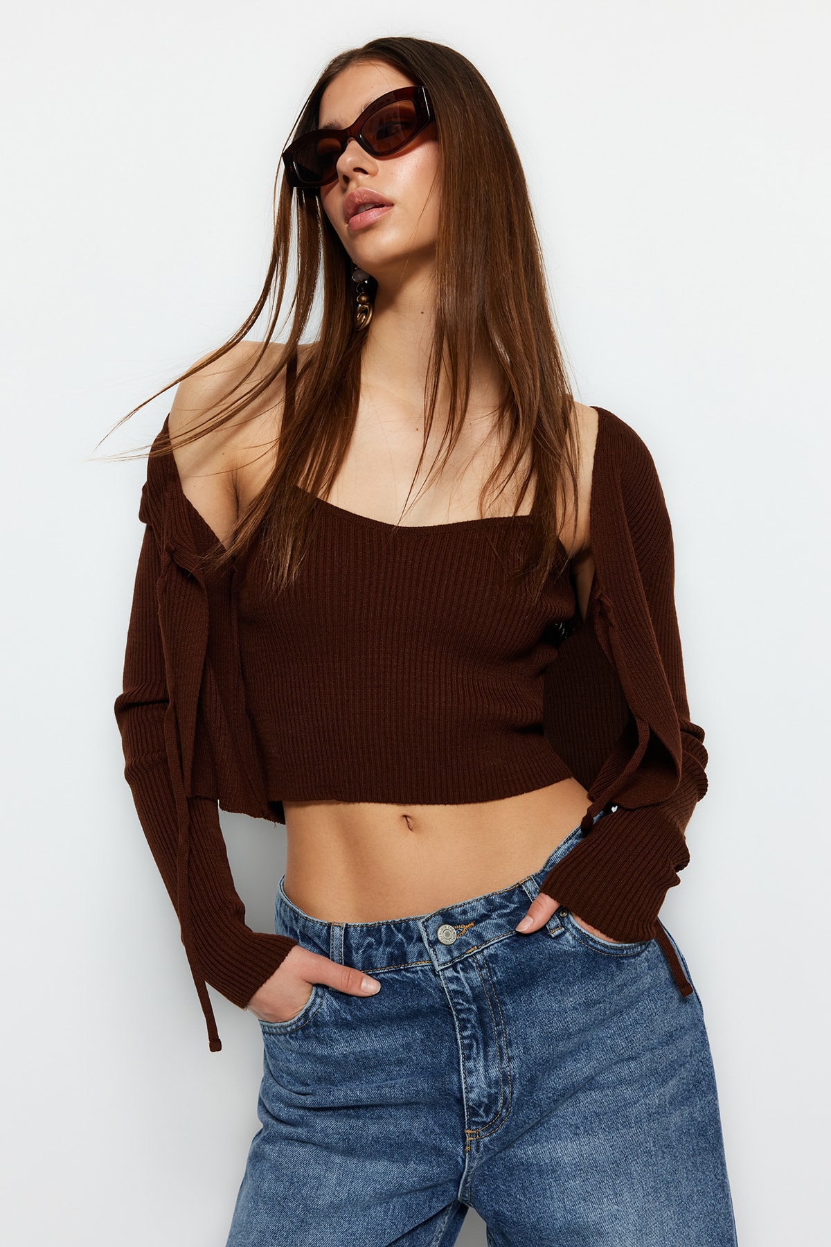 Trendyolmilla Kahverengi Crop Bağlama Detaylı Bluz-Hırka Triko Takım TWOSS21HI0002