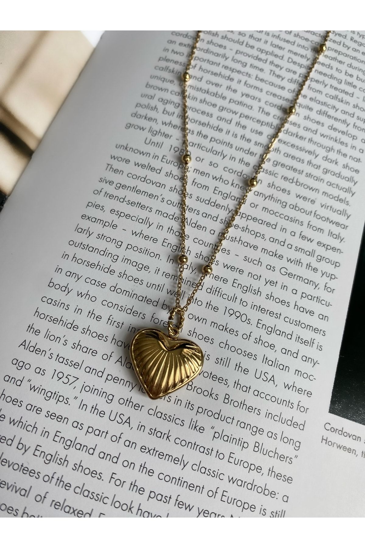 Gold heart discount locket necklace vintage