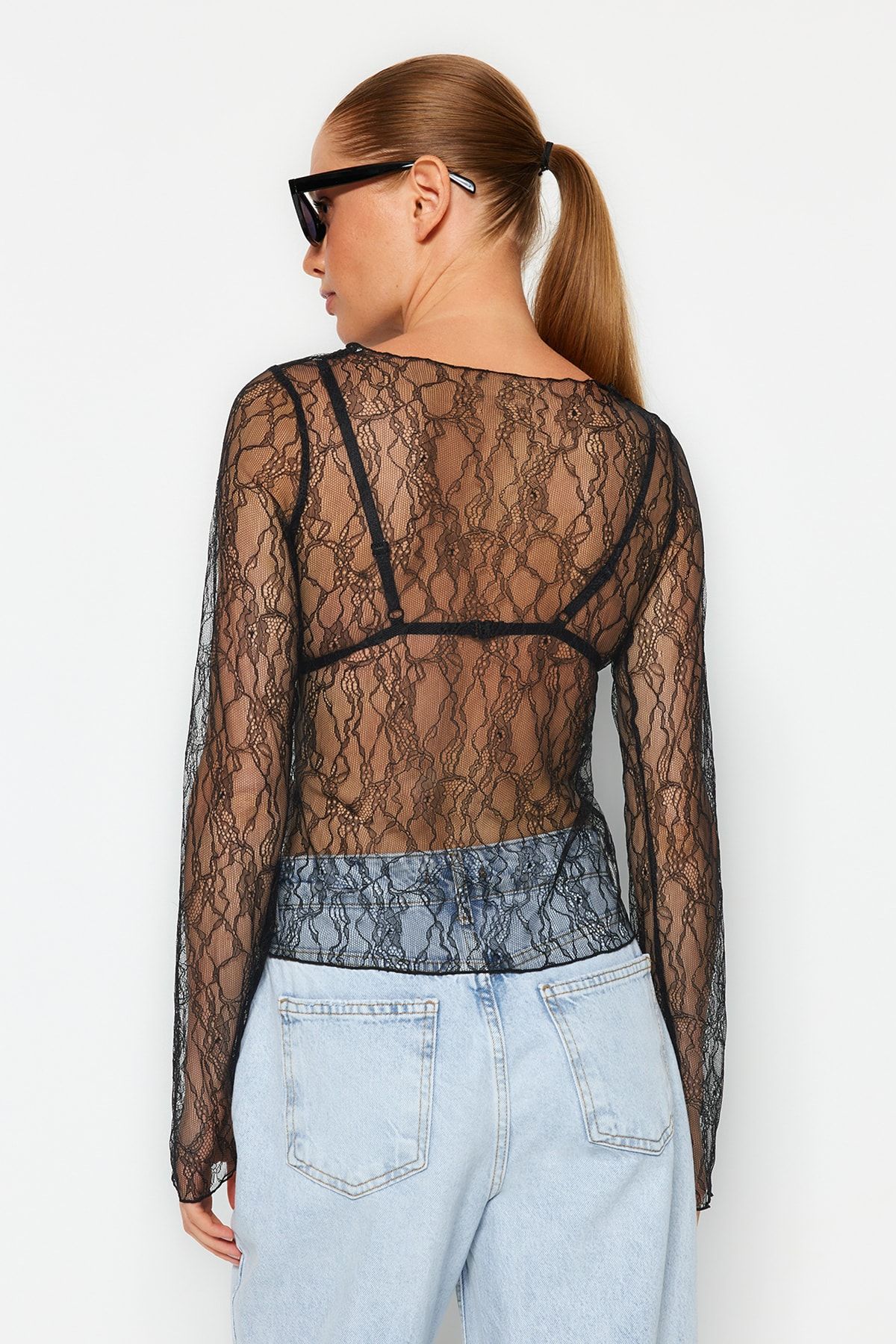 Trendyol Collection-Schwarze Stretch-Strickbluse mit normaler Passform und U-Boot-Ausschnitt aus Spitze TWOSS23BZ00795 5
