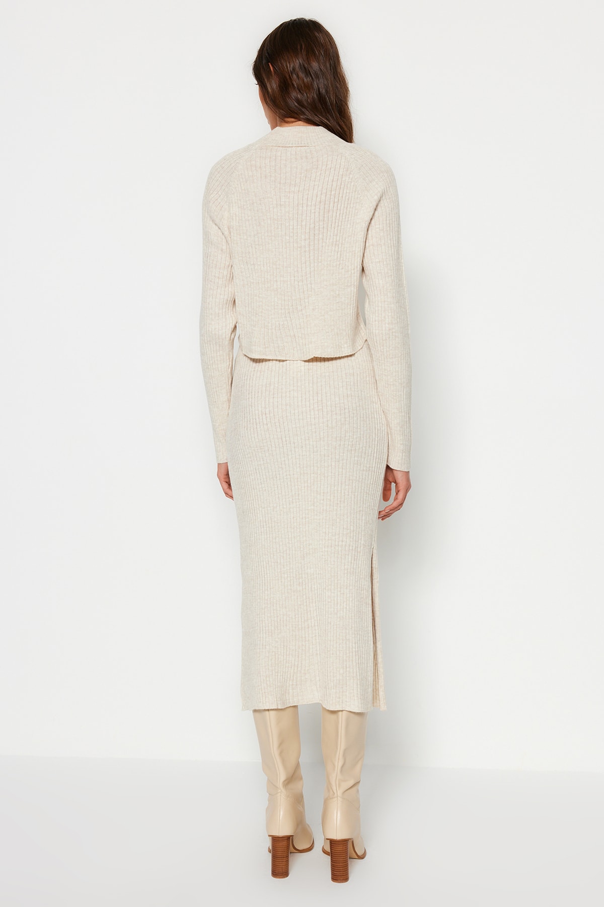 Trendyol Collection Bézs kötöttáru Crop felső és ceruzaszoknya szett - TWOAW23AU00170