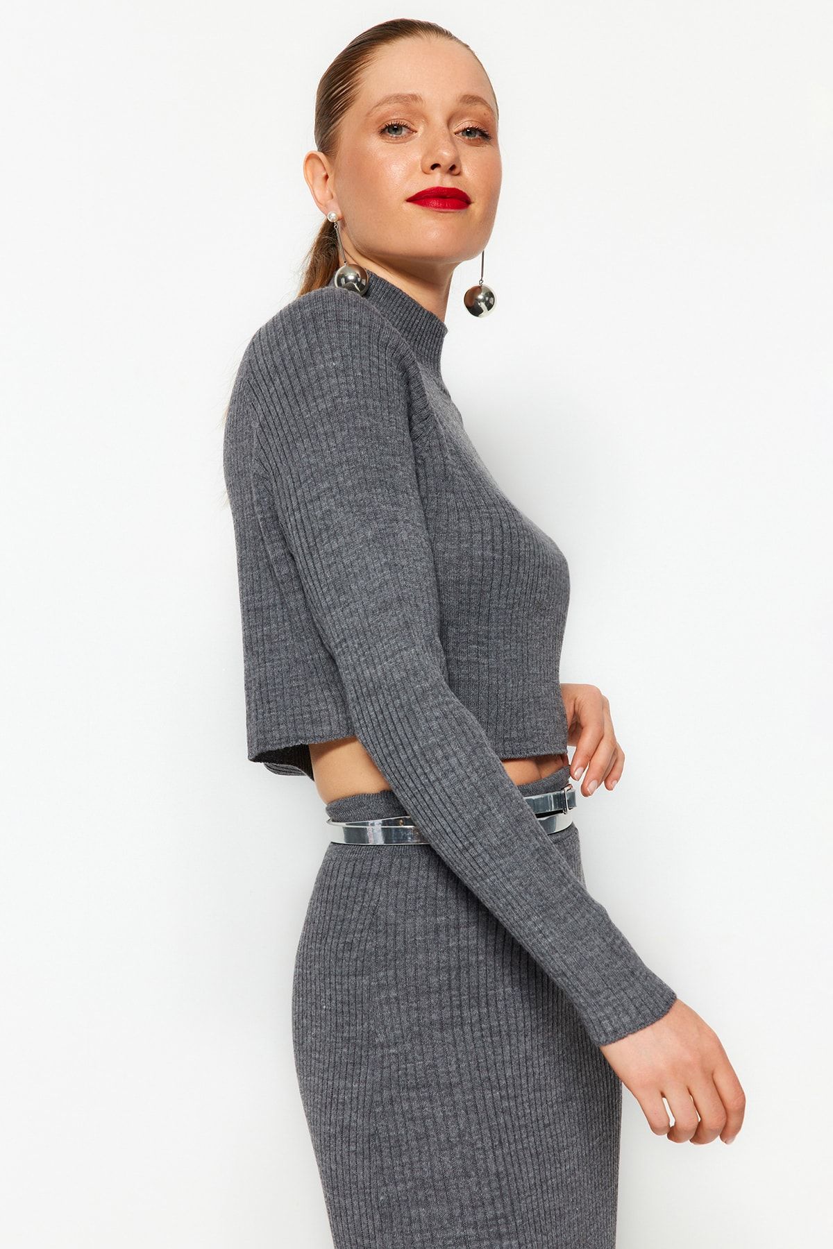 Trendyol Collection-Antracytowy dzianinowy zestaw Crop Top i spódnica - Twoaw23Au00170 3