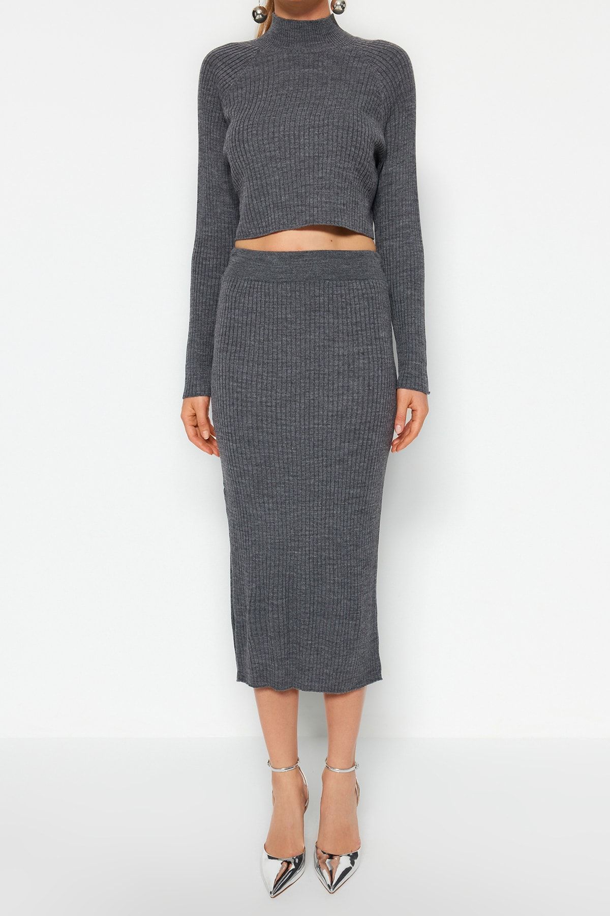 Trendyol Collection-Antracytowy dzianinowy zestaw Crop Top i spódnica - Twoaw23Au00170 4