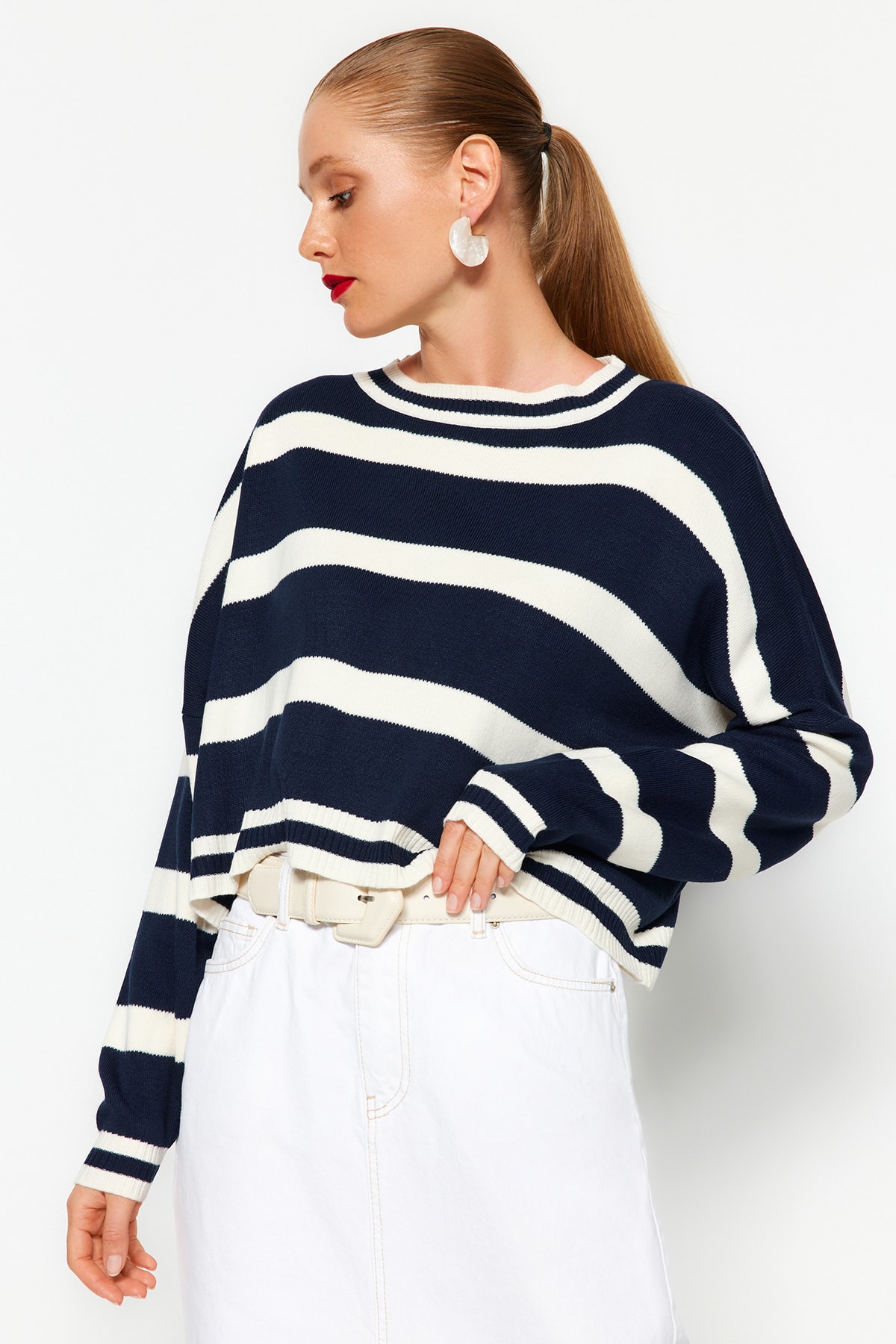 Trendyolmilla Lacivert Crop Çizgili Triko Kazak TWOAW23KZ00205