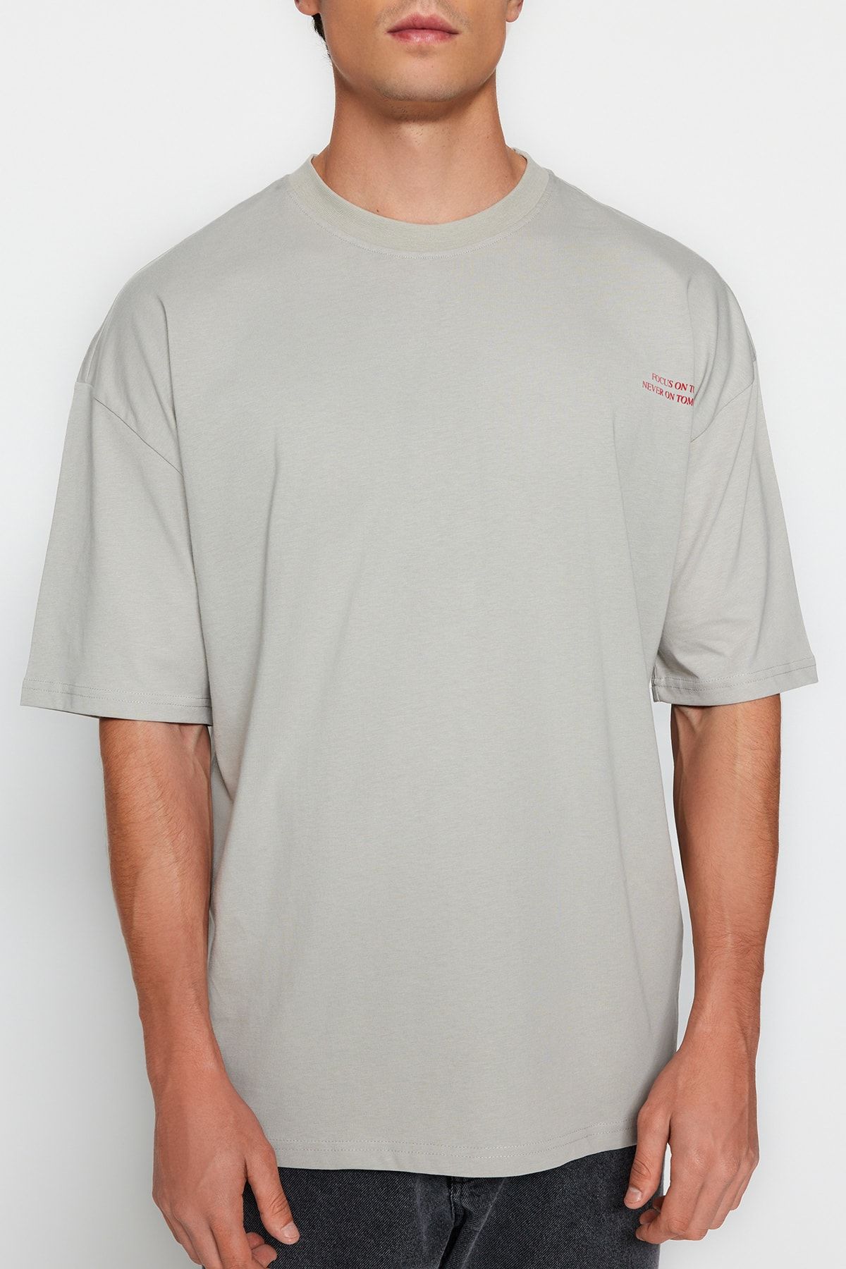 Trendyol Collection-Koszulka z nadrukiem anime w kolorze szarym, bawełniana, oversize - TMNSS23TS00156 3
