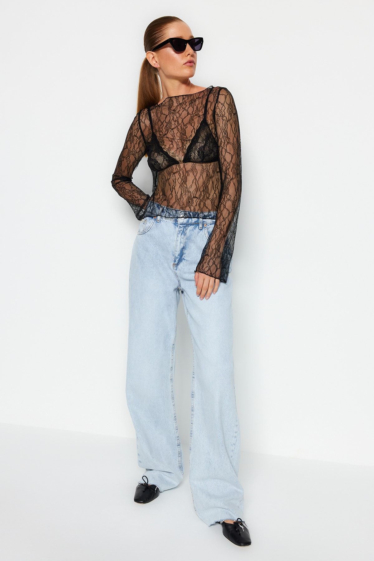 Trendyol Collection-Schwarze Stretch-Strickbluse mit normaler Passform und U-Boot-Ausschnitt aus Spitze TWOSS23BZ00795 4