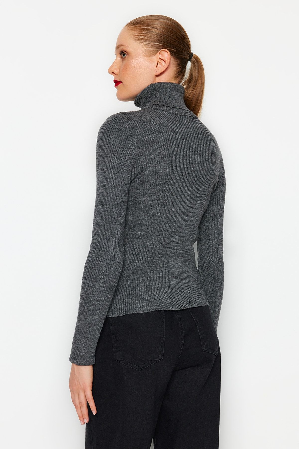 Trendyol Collection-Rollkragenpullover in Anthrazit – TWOAW21KZ1279 6