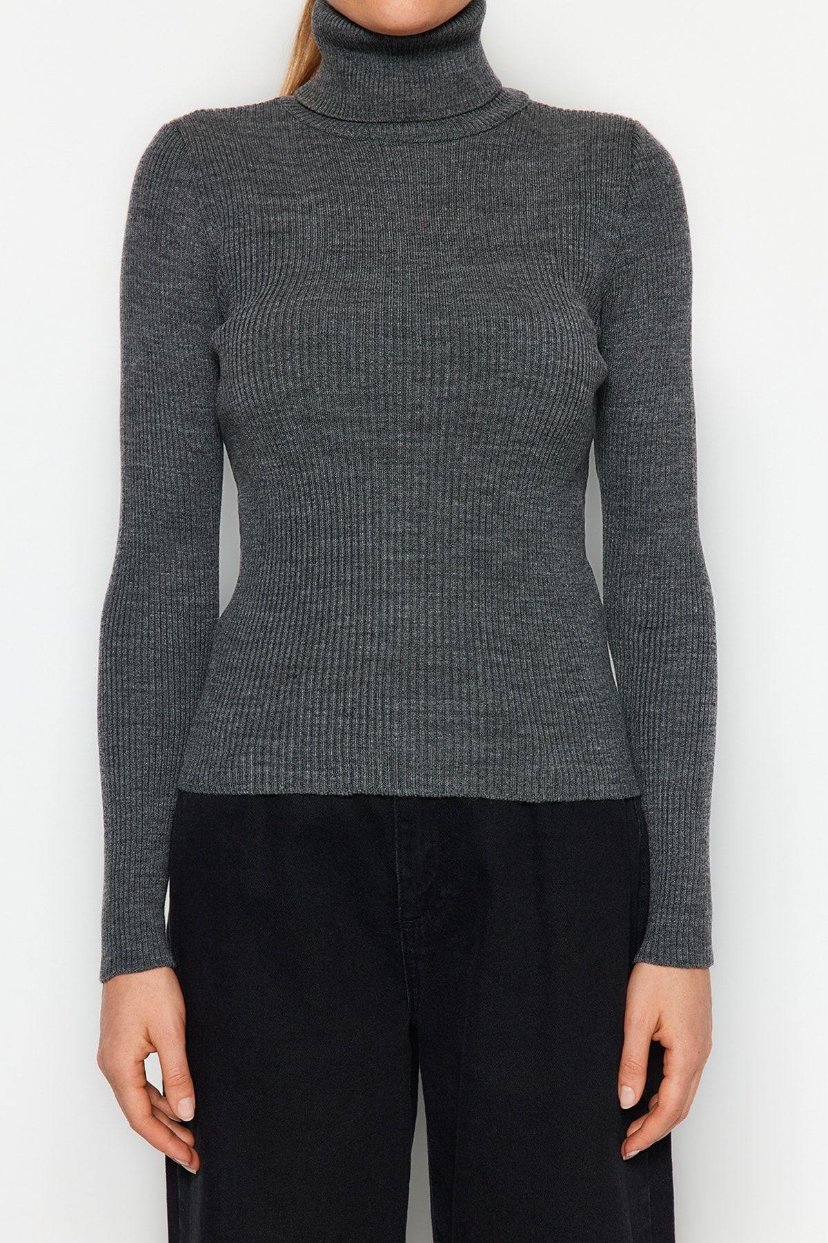Trendyol Collection-Rollkragenpullover in Anthrazit – TWOAW21KZ1279 5