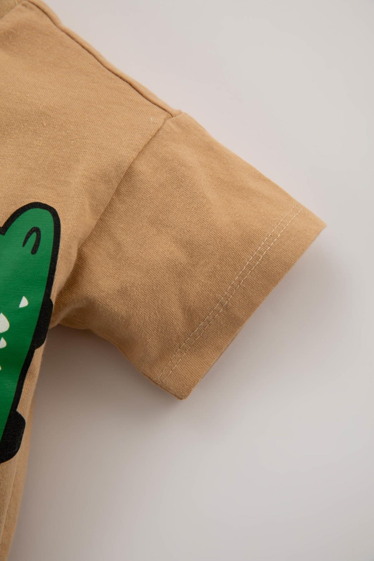 Defacto Erkek Bebek Dinazor Baskılı Kısa Kollu Tişört Şort 2'li Takım fotoğrafı 4 (önizleme)