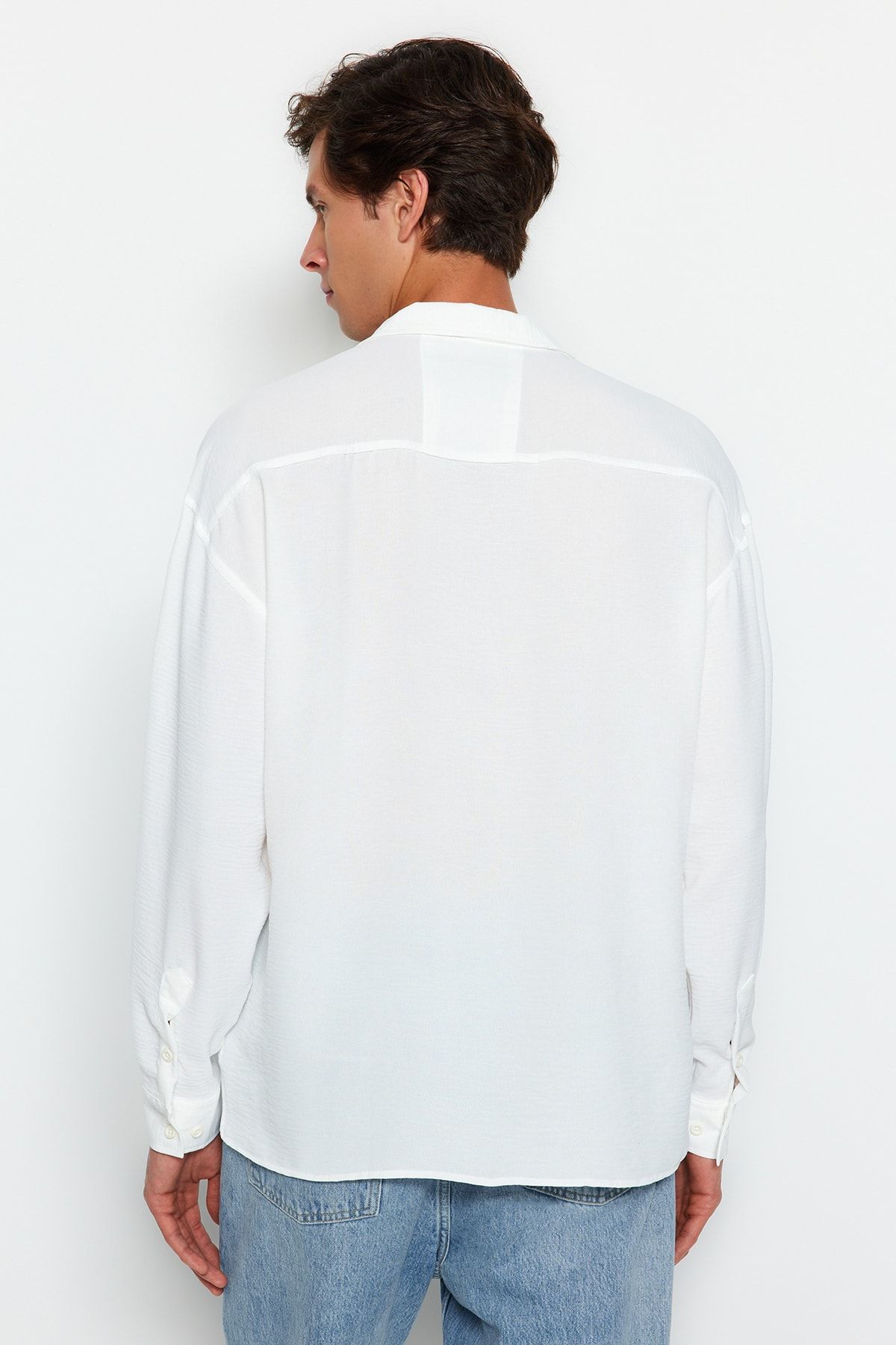 Trendyol Collection-Weißes Oversize-Sommerhemd in Leinenoptik mit Apaş-Kragen - TMNSS23GO00053 5