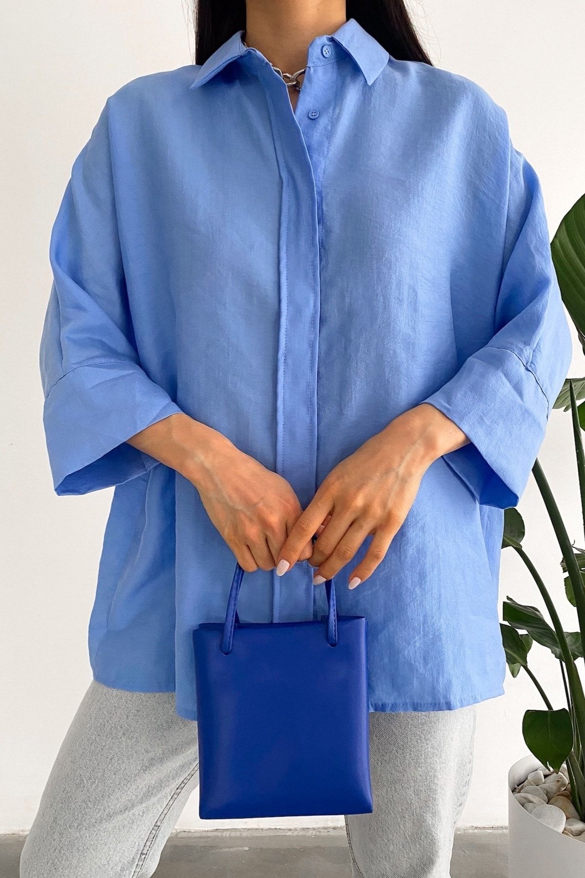 FEMELLE-Hellblaues Oversize-Shirt mit verstecktem Knopf für Damen, bequemes Fledermausärmel, lockeres Oberteil, 50 % Baumwolle, 50 % Viskose 3