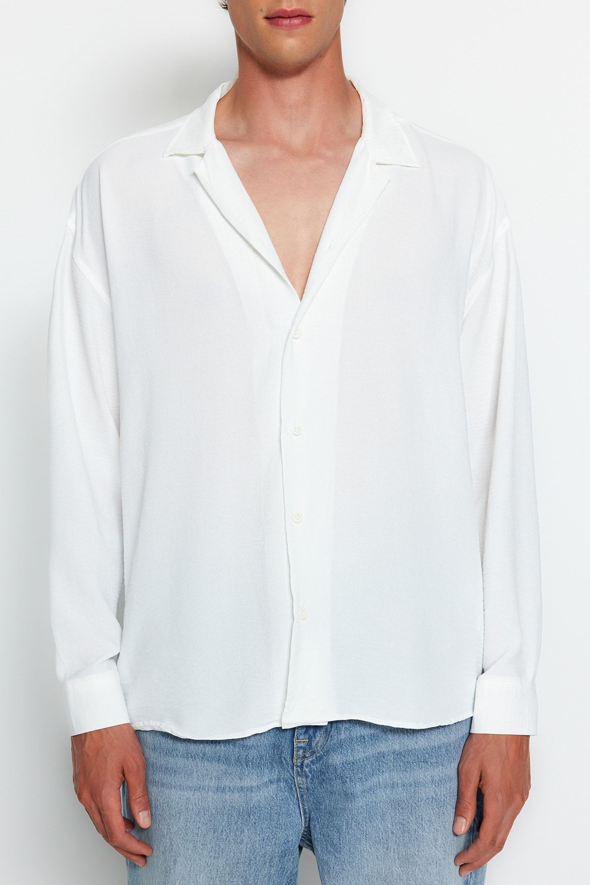 Trendyol Collection-Weißes Oversize-Sommerhemd in Leinenoptik mit Apaş-Kragen - TMNSS23GO00053 4