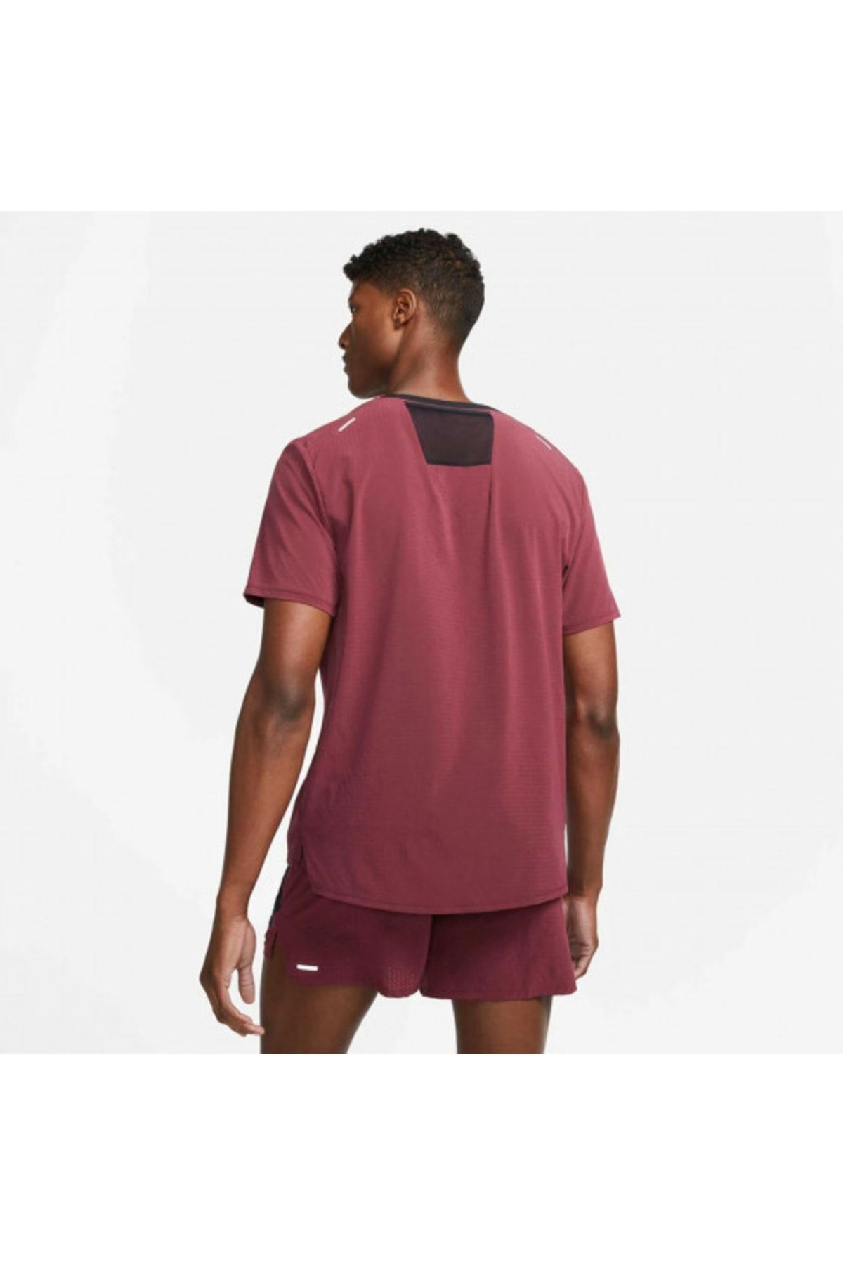 Maroon nike deals t shirt
