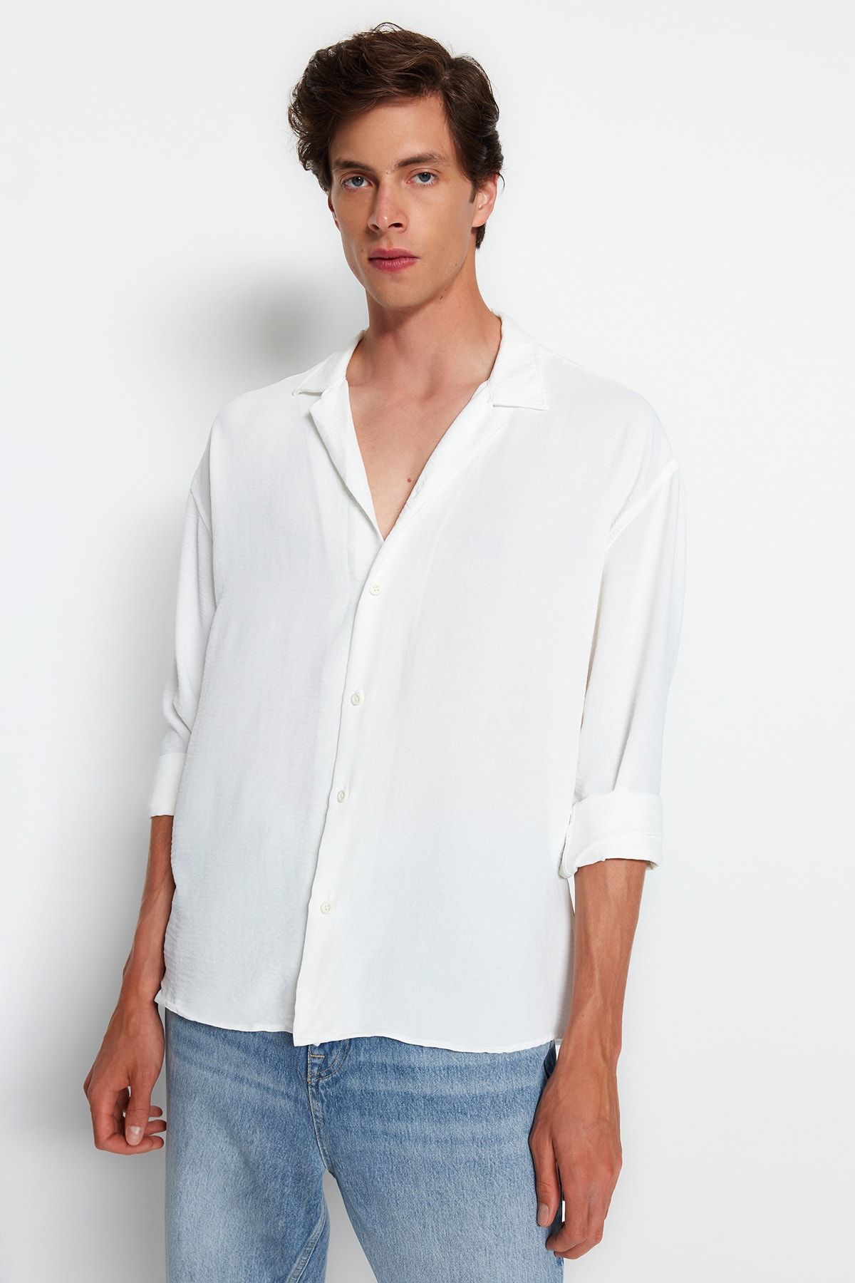 Trendyol Collection-Weißes Oversize-Sommerhemd in Leinenoptik mit Apaş-Kragen - TMNSS23GO00053 2