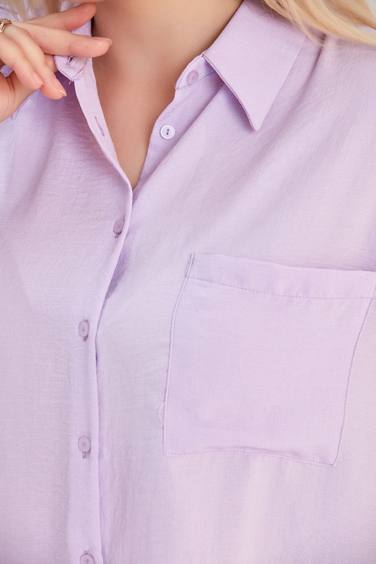 For Big Trend-Women's Large Size One Pocket Back Single Pleat Long Sleeve Side Slit Woven Shirt 3