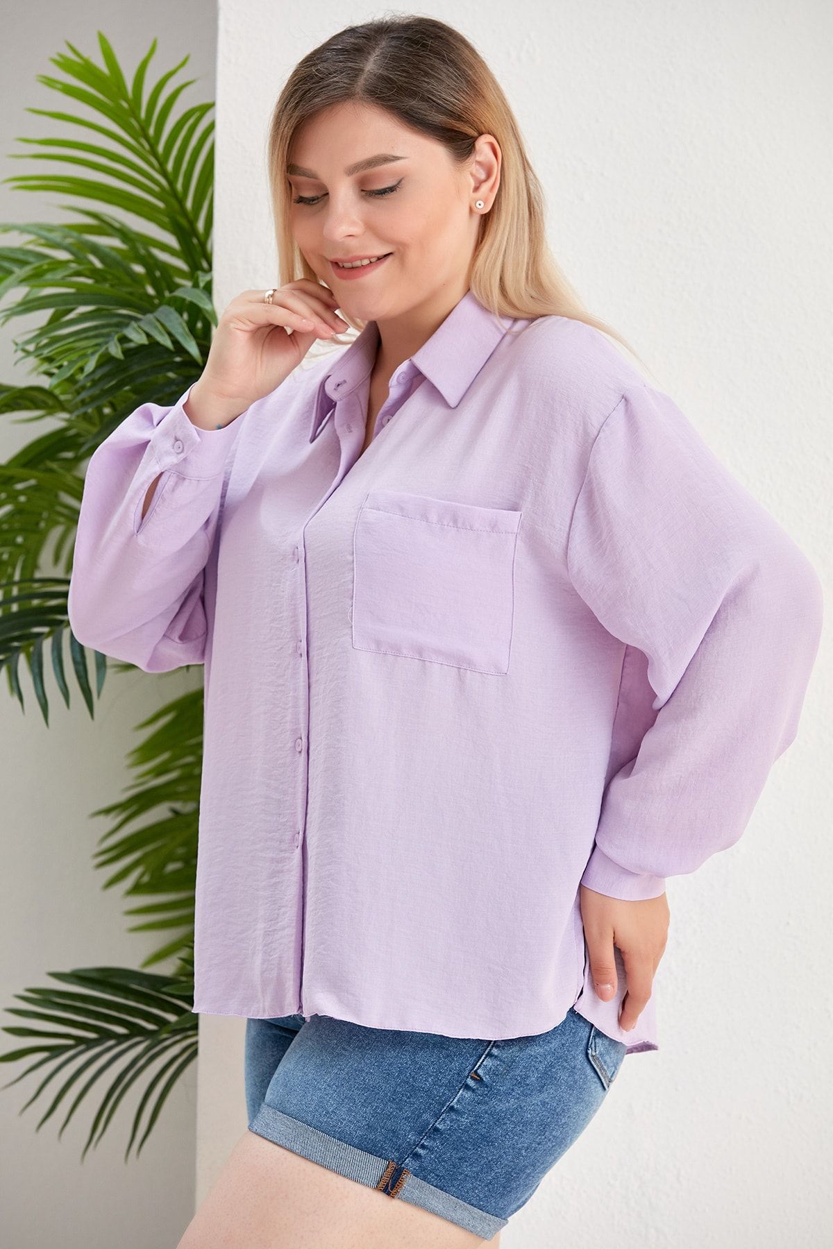 For Big Trend-Women's Large Size One Pocket Back Single Pleat Long Sleeve Side Slit Woven Shirt 5