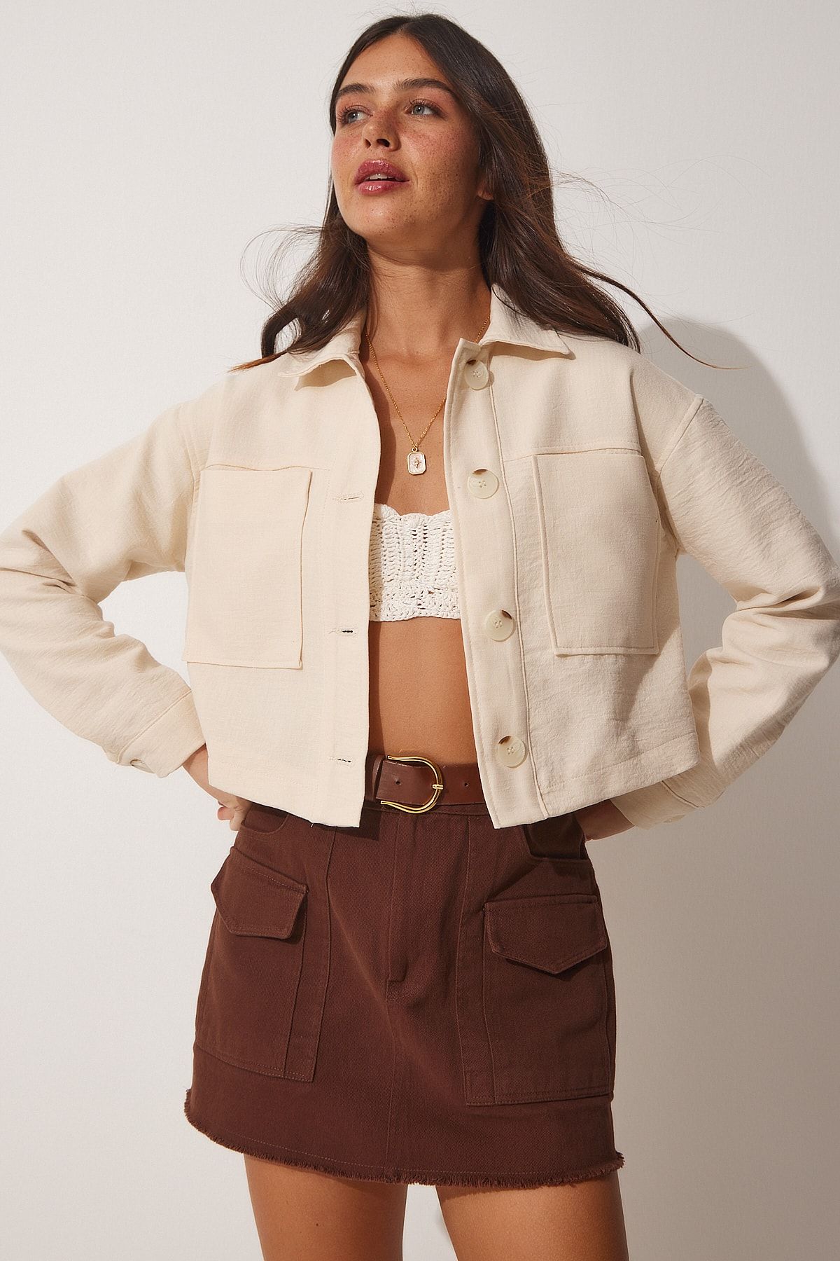 Happiness İstanbul Cremefarbene Kurze Baumwolljacke Mit Großen Taschen für Damen - 38