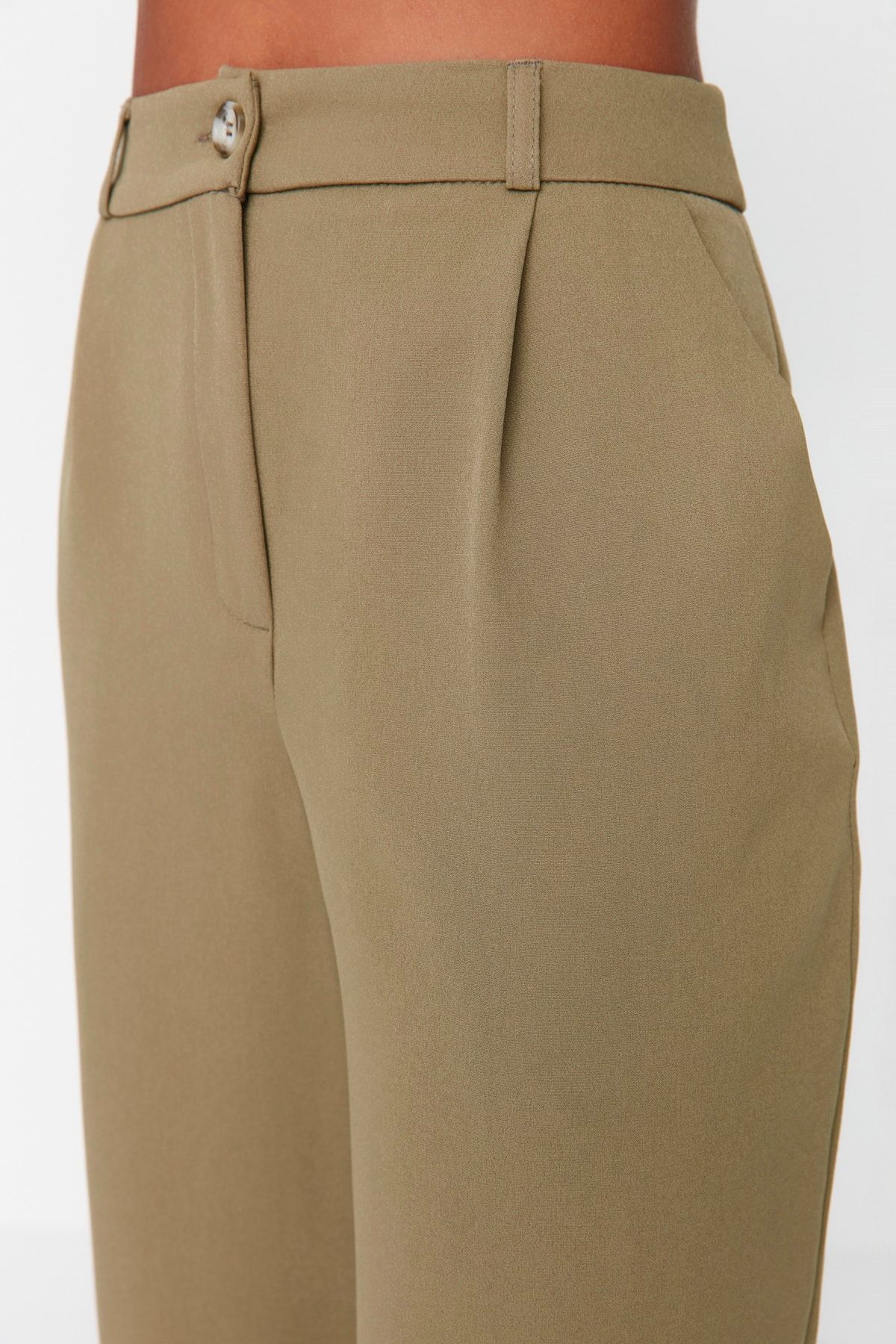 Trendyol Collection-Hose aus plissiertem Stoff mit hoher Taille und weitem Bein – Hellkhaki TWOAW21PL0076 15