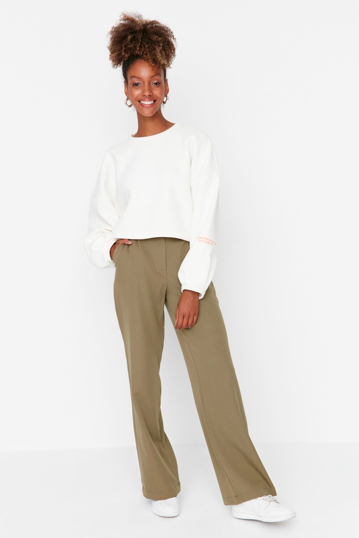 Trendyol Collection-Hose aus plissiertem Stoff mit hoher Taille und weitem Bein – Hellkhaki TWOAW21PL0076 12
