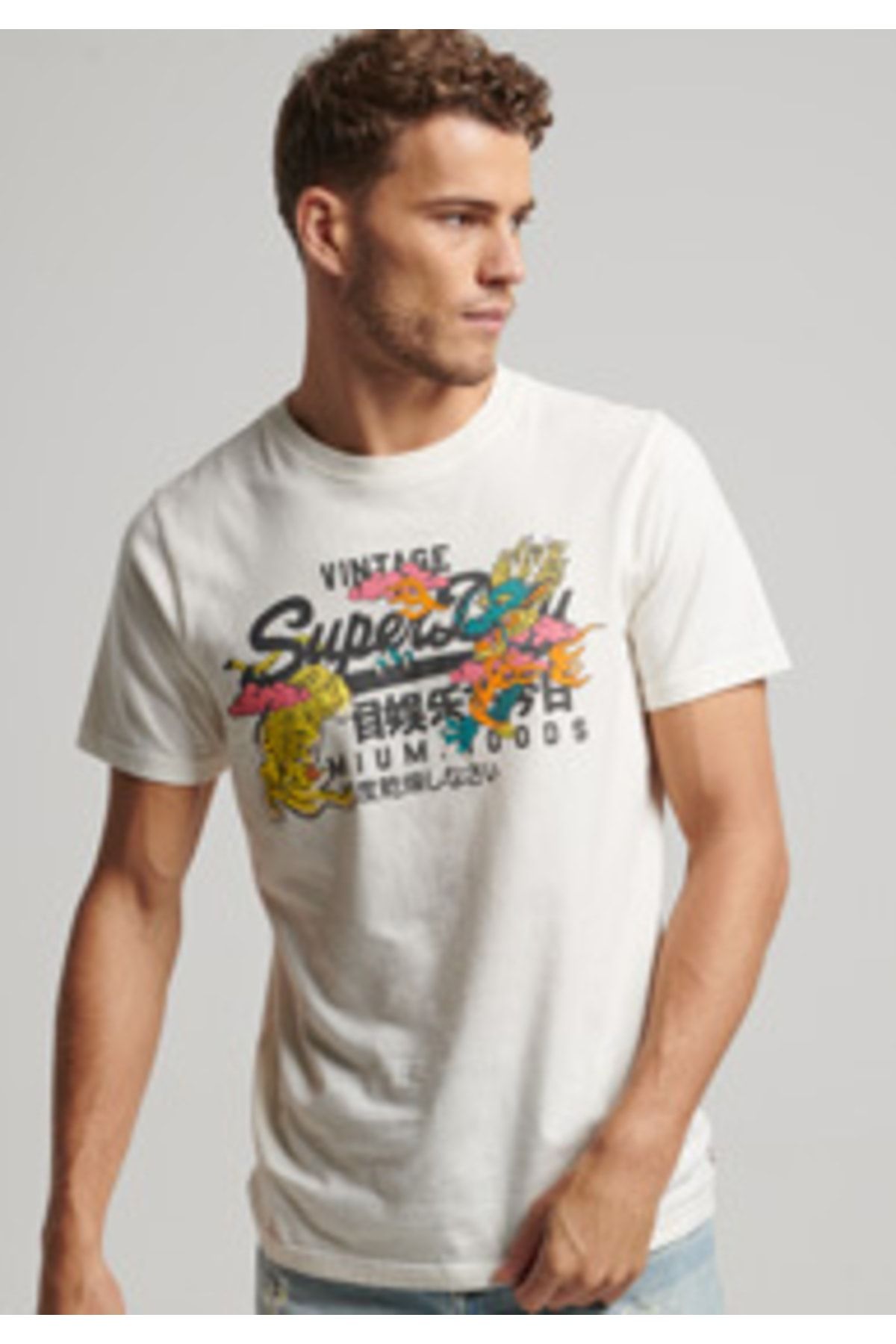 SUPERDRY Weiß - T-Shirt Regular - Trendyol Fit -