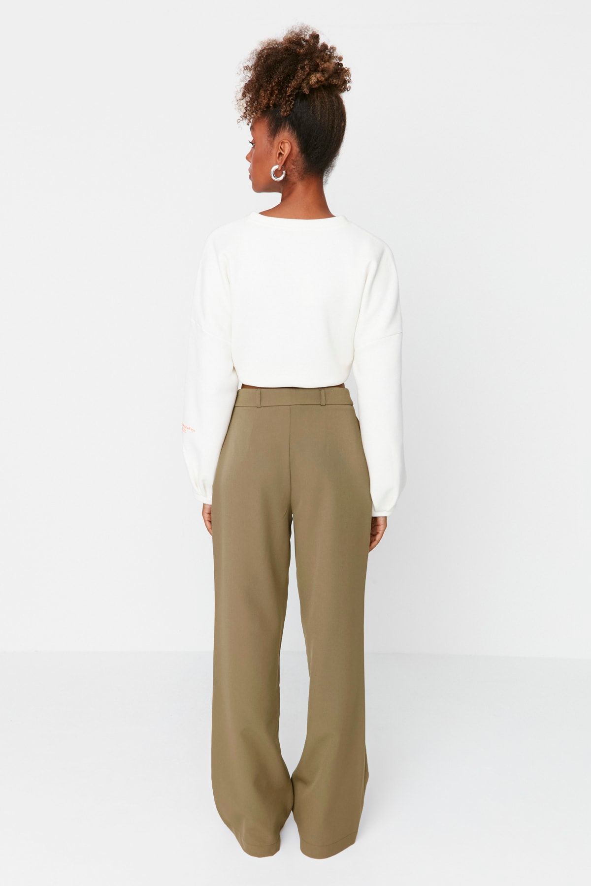 Trendyol Collection-Hose aus plissiertem Stoff mit hoher Taille und weitem Bein – Hellkhaki TWOAW21PL0076 17