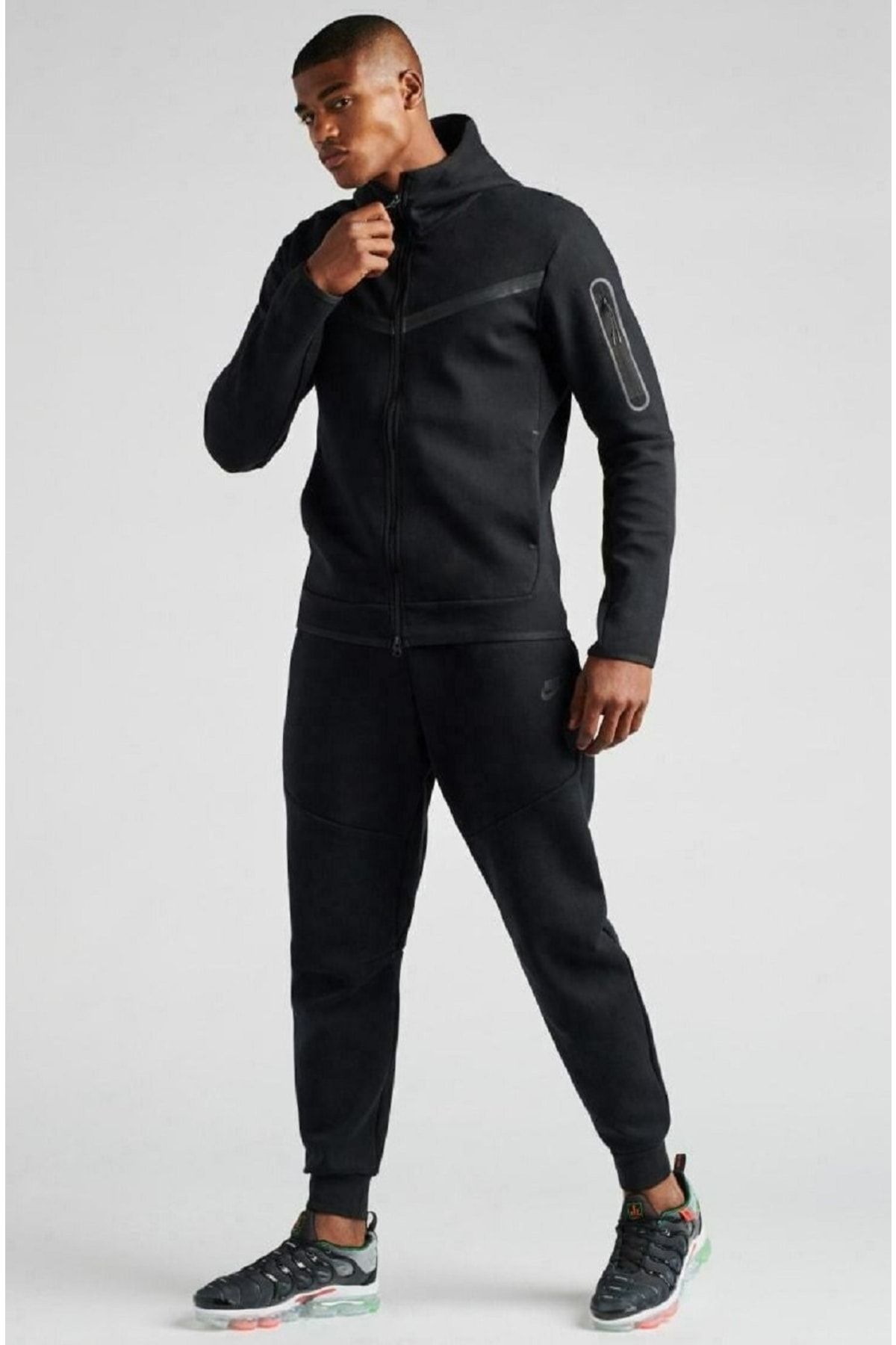 Nike tech fleece tracksuit in black hot sale