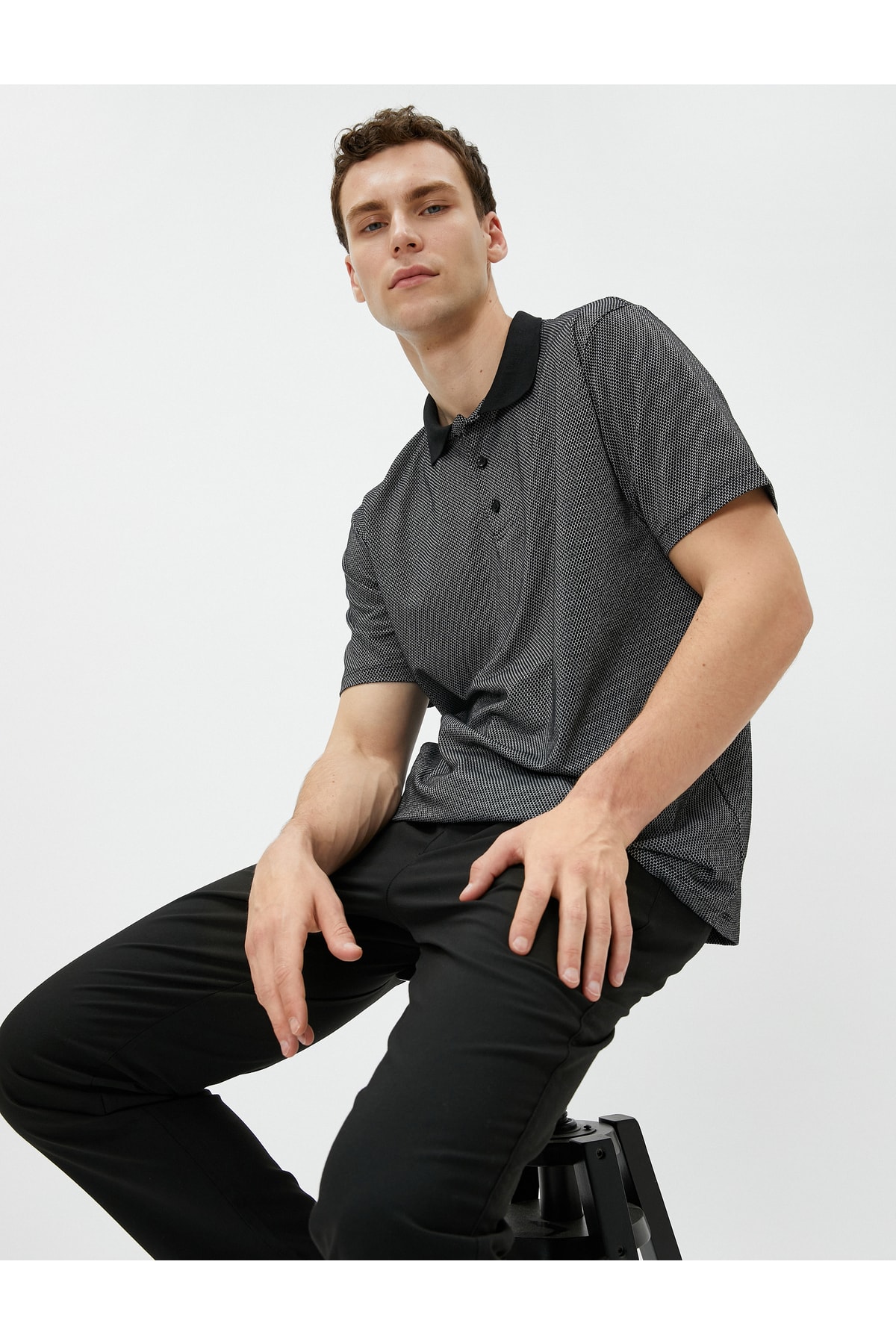 تیشرت یقه پولو پایه آستین کوتاه دکمه دار