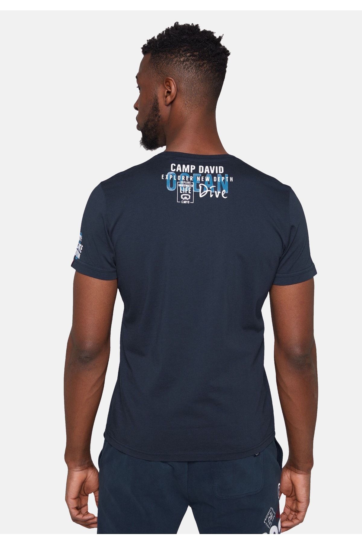 Camp David Shirt Logo - Baumwolle Logo Artworks aus Rundhalsshirt Trendyol reiner und mit Prints