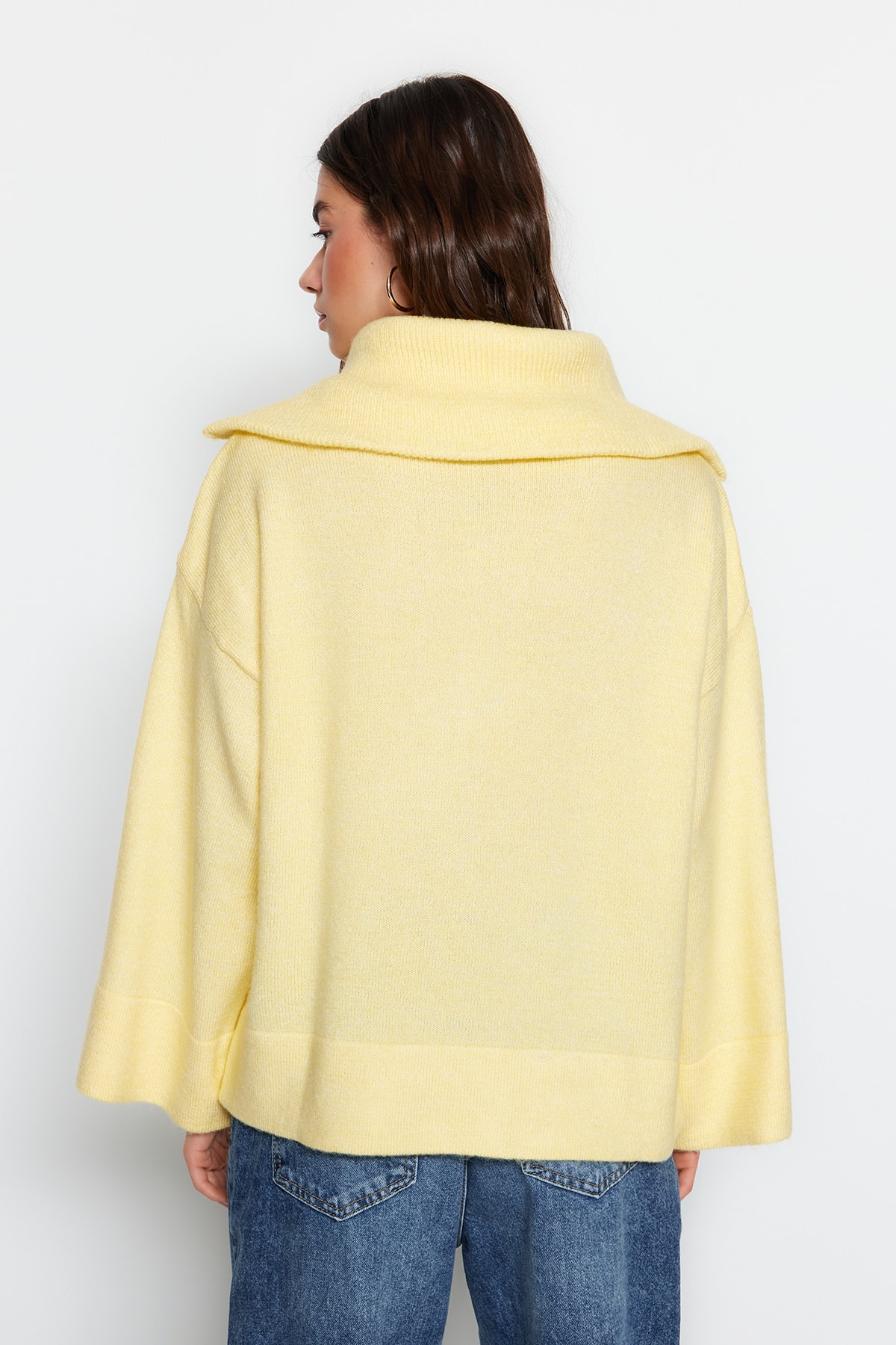 Trendyolmilla  Sarı Geniş Kalıp Yumuşak Dokulu Fermuarlı Triko Kazak TWOAW23KZ00236 - Görsel 5