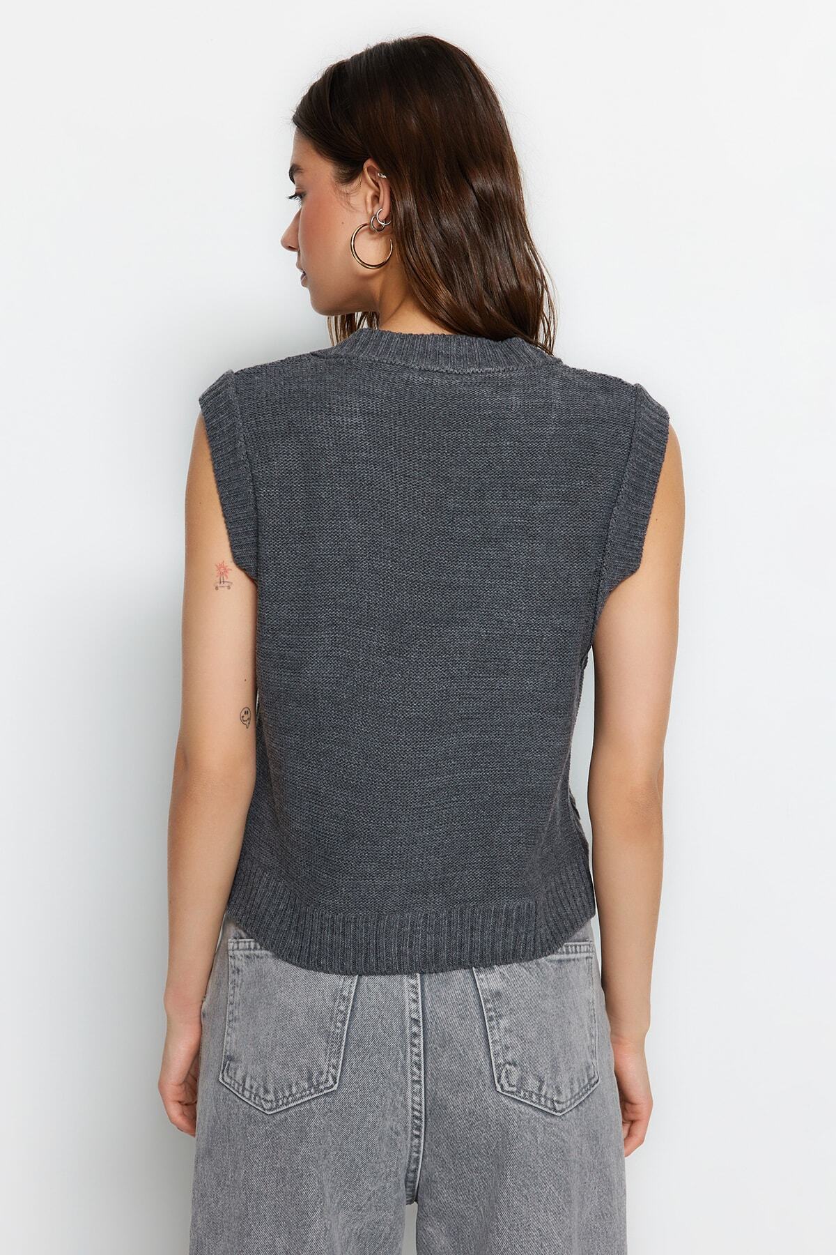 Trendyol Collection-Anthrazitfarbene Strickweste – Blumenstickerei-Detail, TWOAW23SV00025 6