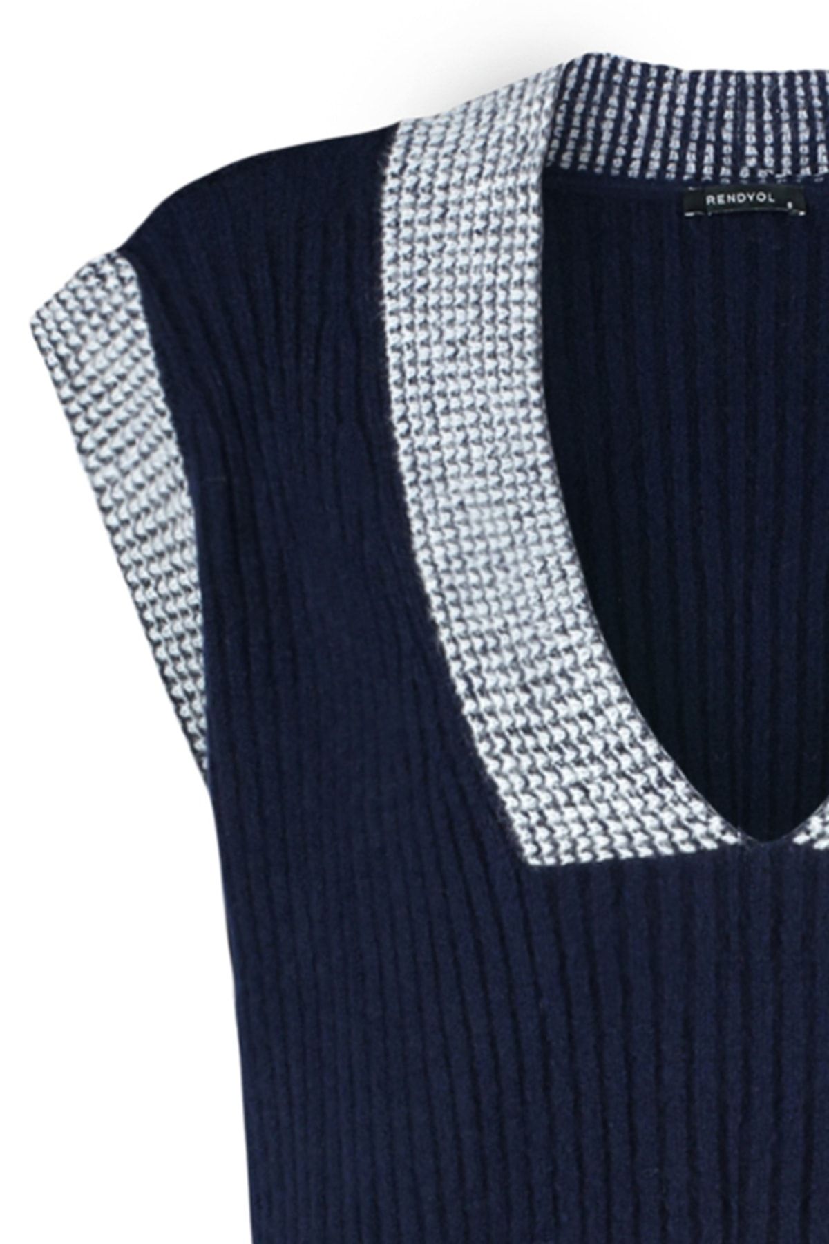Trendyol Collection-Marineblauer, weich strukturierter Strickpullover mit Farbblockdesign und weiter Passform TWOAW21BZ0014 8
