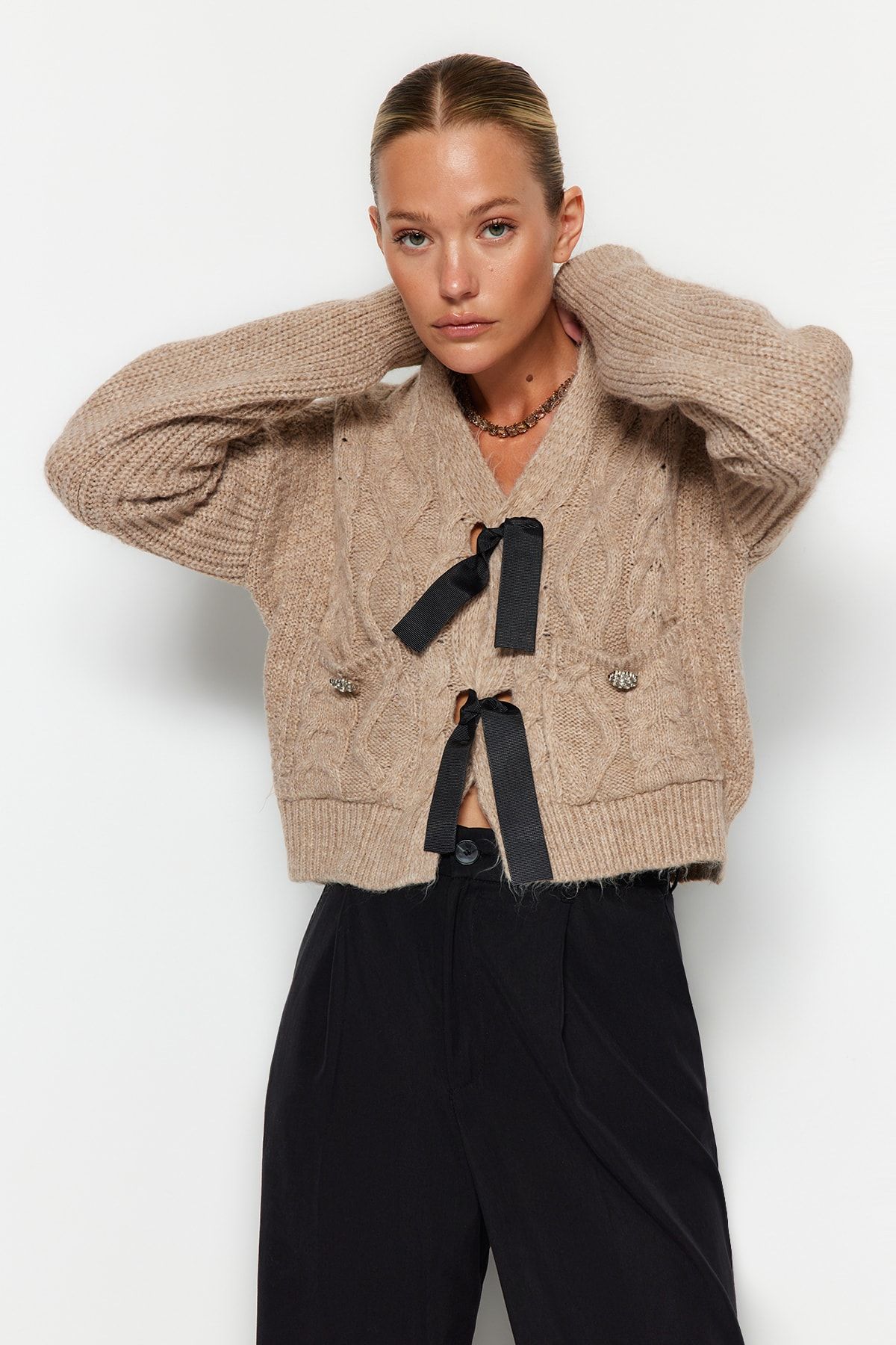 Trendyol Collection-Beige - Weich strukturierter und Schleifendetail-Strickpullover TWOAW22KZ1947 3